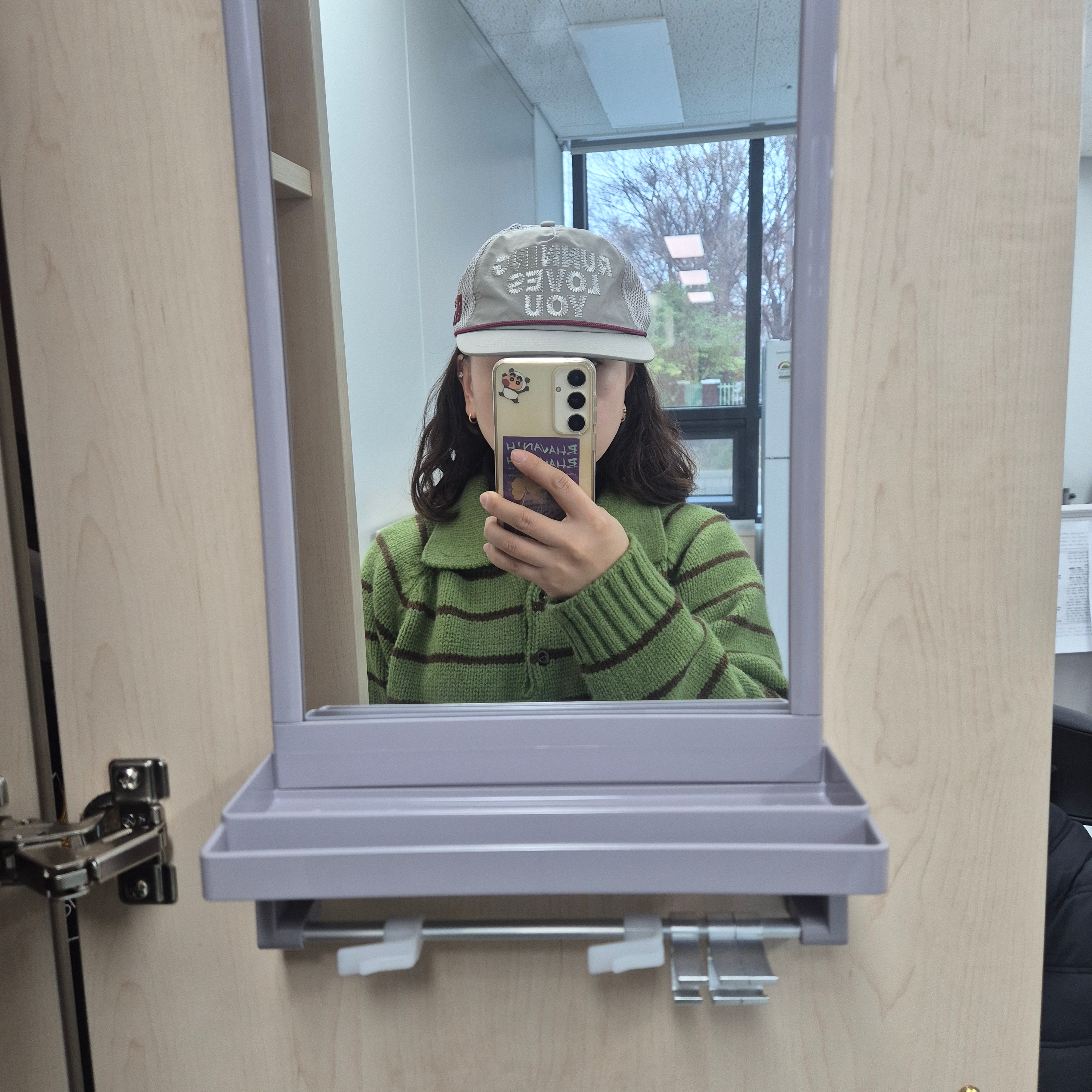 Alex Zono Running Loves You Trucker Hat Silver 착용 스타일