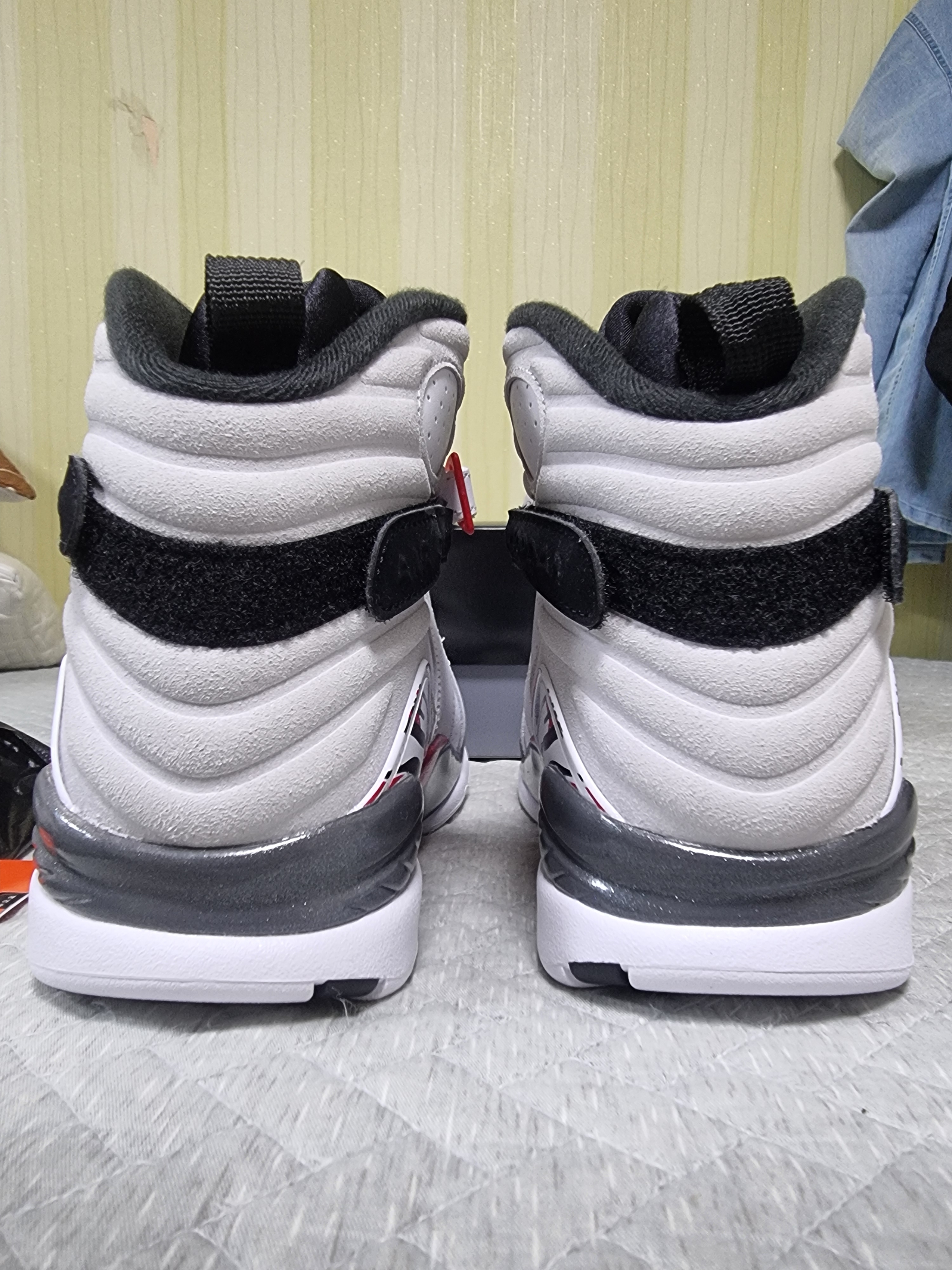Jordan 8 Retro Bugs Bunny 2025 착용 스타일 - 6