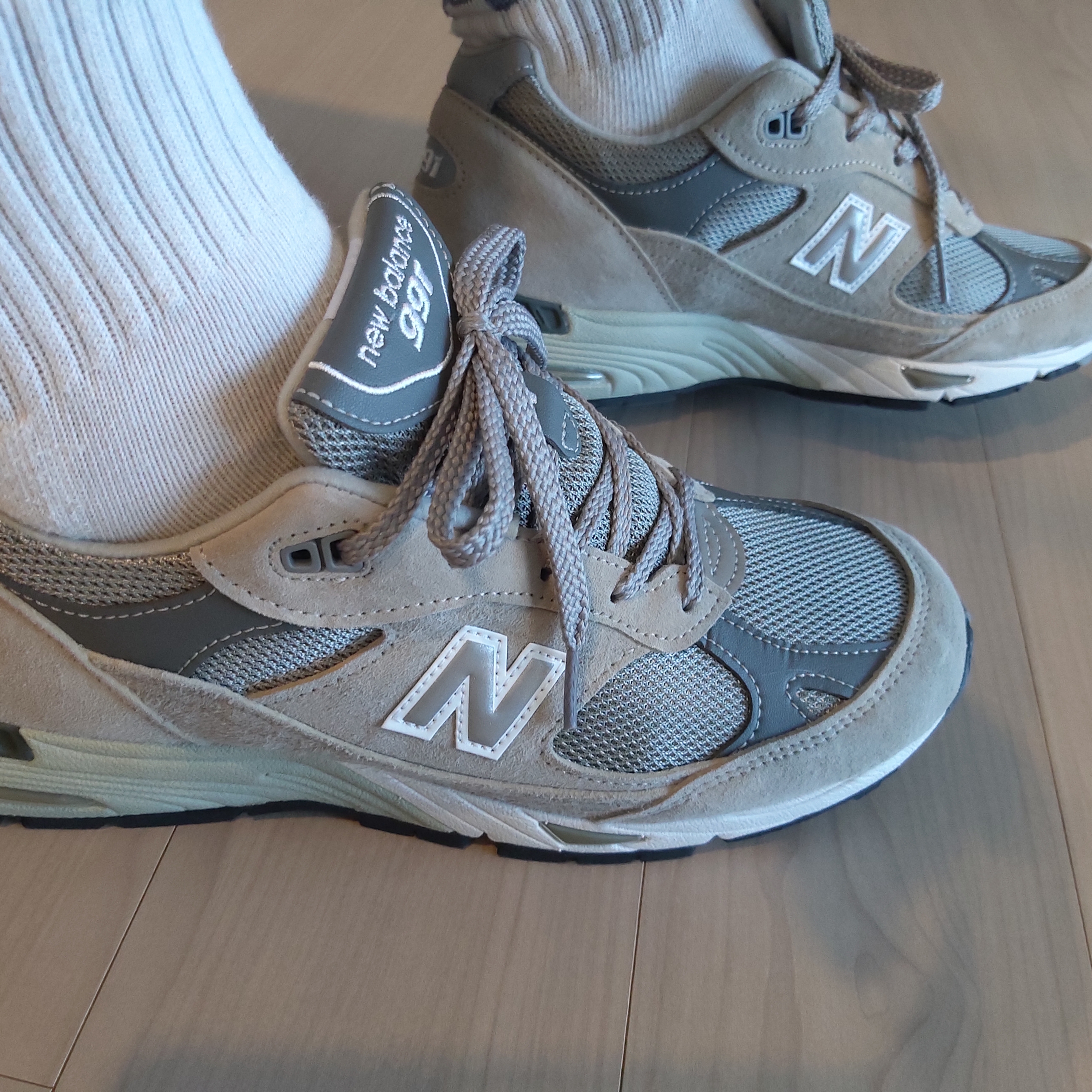 (W) New Balance 991 Made in UK Grey 착용 스타일 - 1