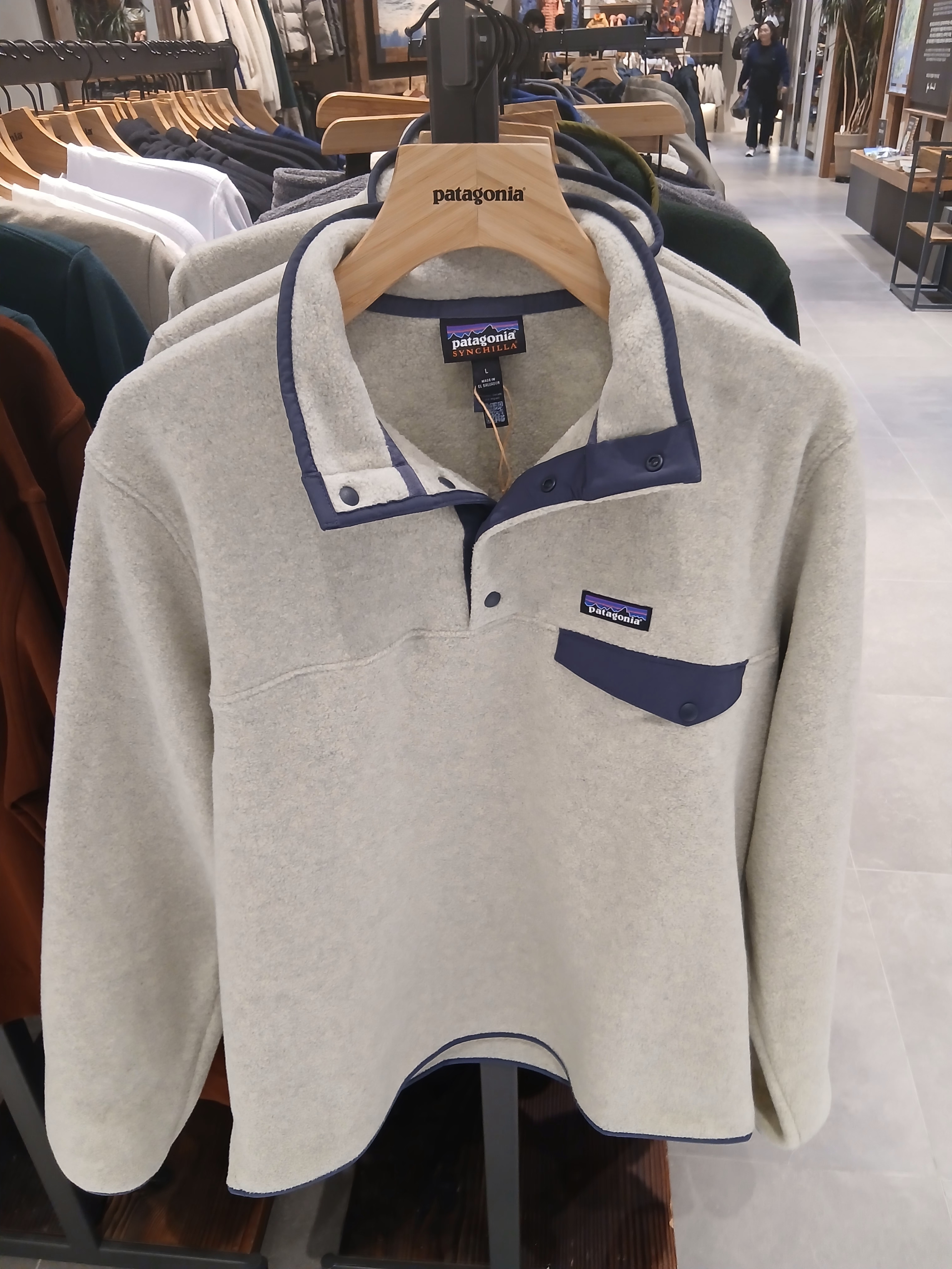 Patagonia Synchilla Snap-T Fleece Pullover Oatmeal Heather, Patagonia Classic Retro-X Fleece Jacket Dark Natural 착용 스타일 - 1