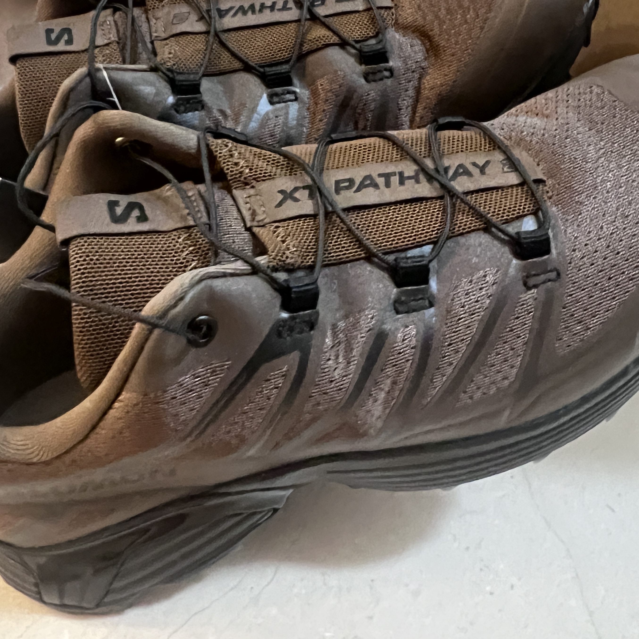 Salomon XT-Pathway 2 Dark Earth Black 착용 스타일