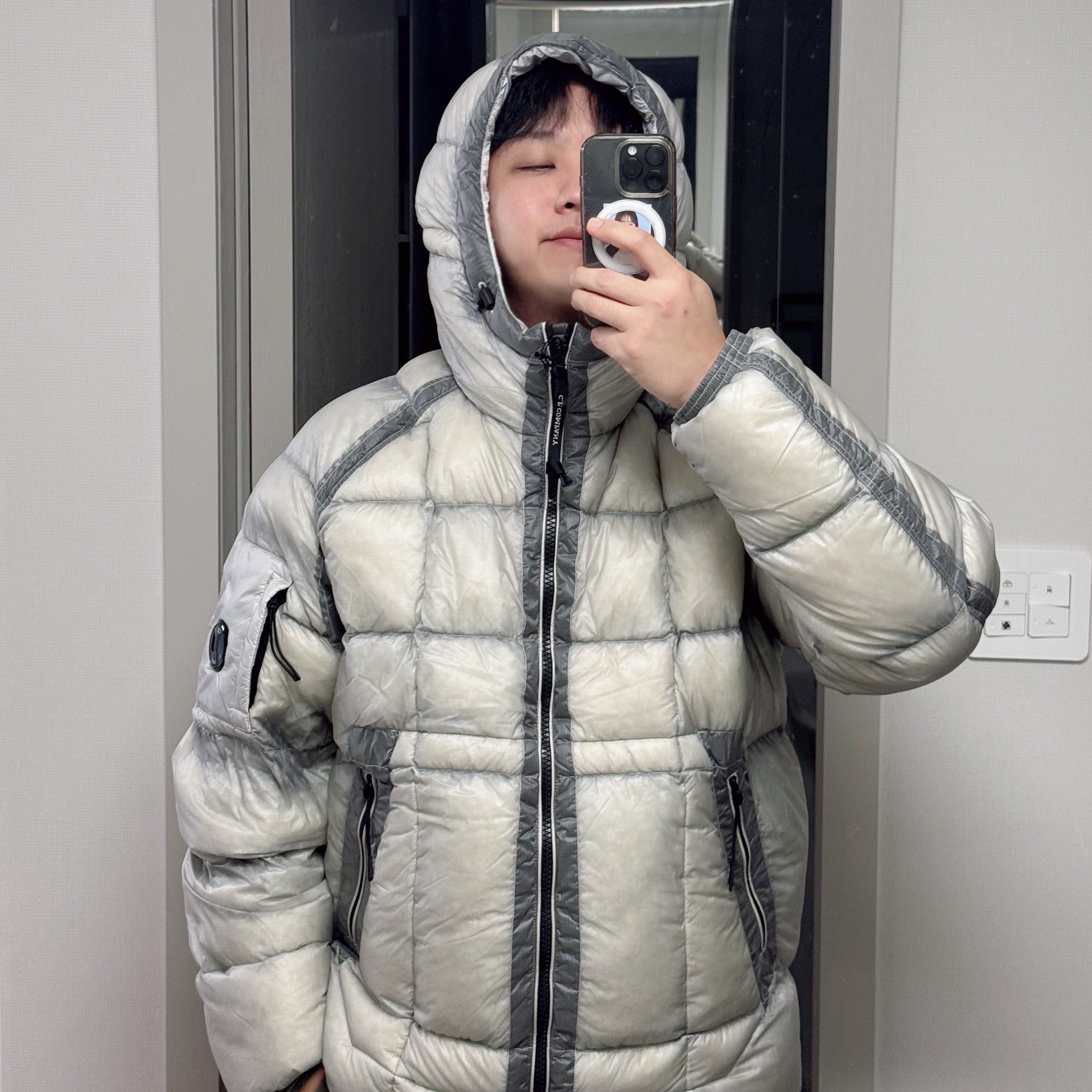 C.P. Company Korea Exclusive D.D. Shell Hooded Down Jacket Lunar Rock - 25FW 착용 스타일