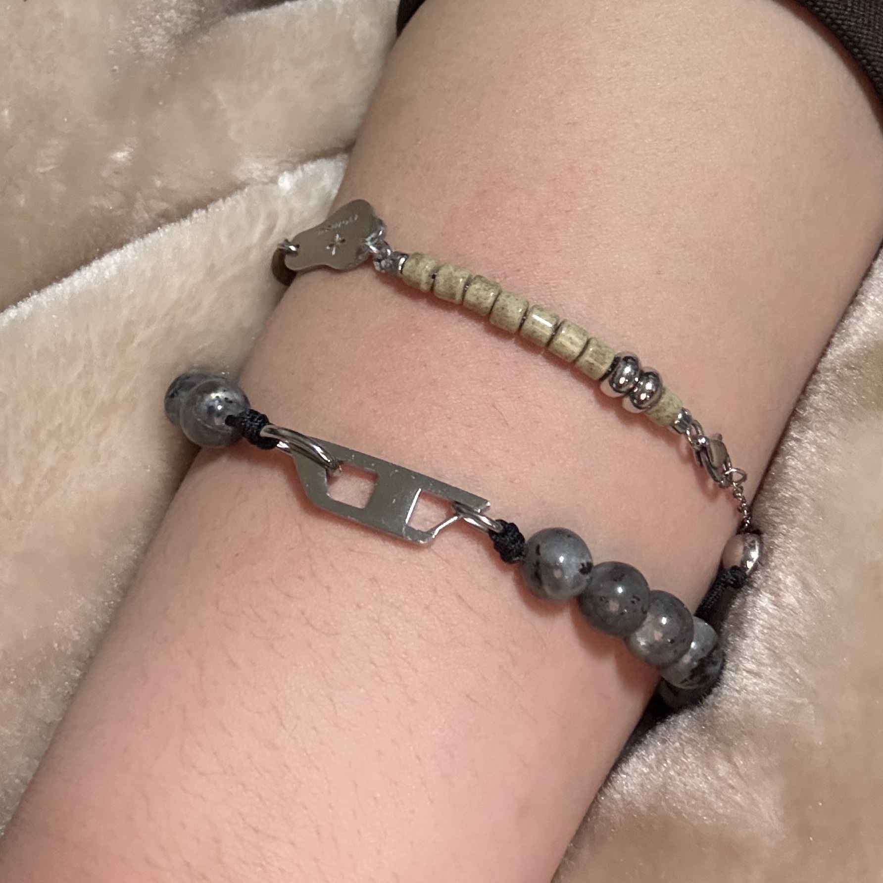Diesel Dx1339 Labradorite Beaded Bracelet Multicolor 착용 스타일 - 2