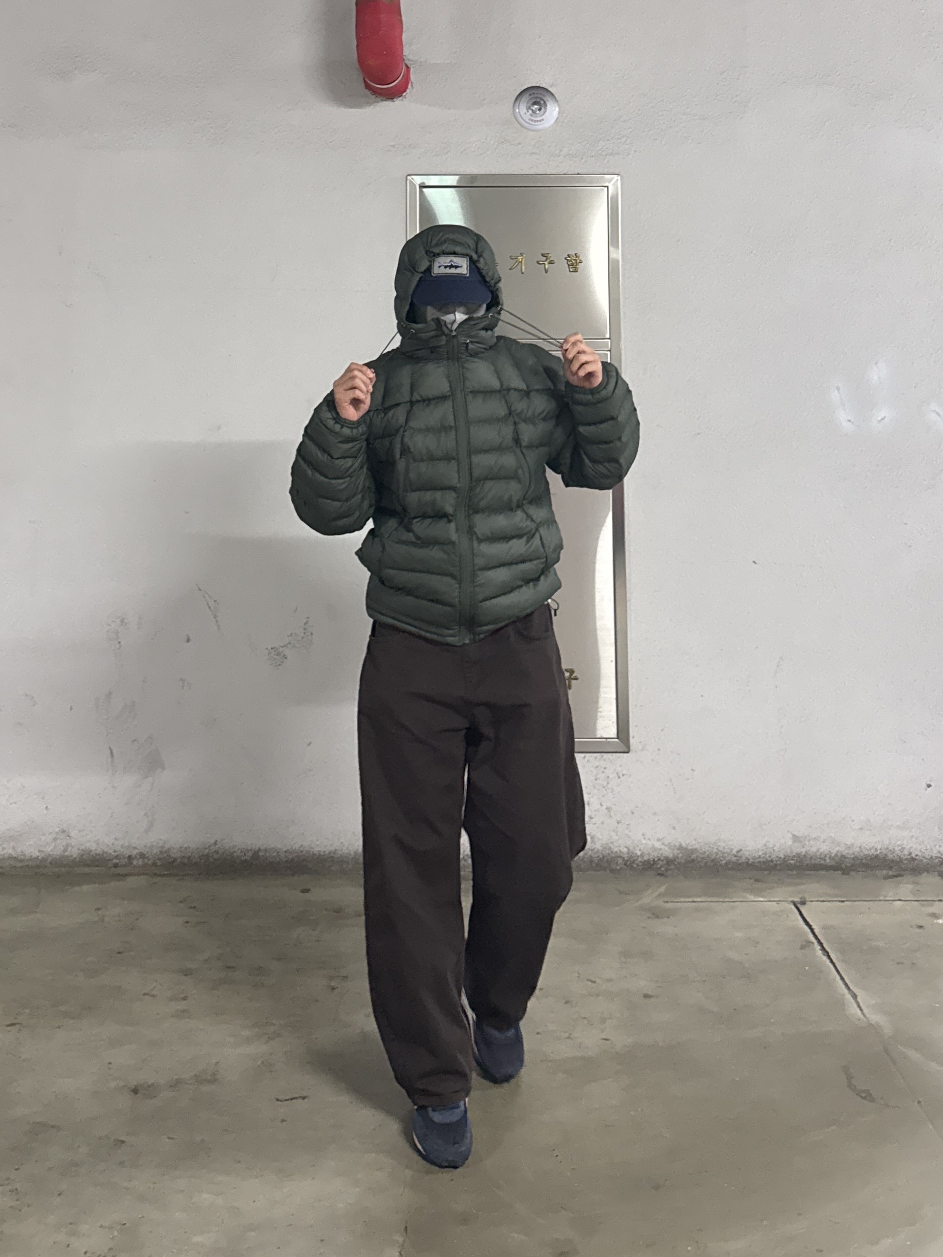 Patagonia P-6 Label Trad Cap Navy, Nike x Sacai x Fragment LDWaffle Blackened Blue 착용 스타일 - 2