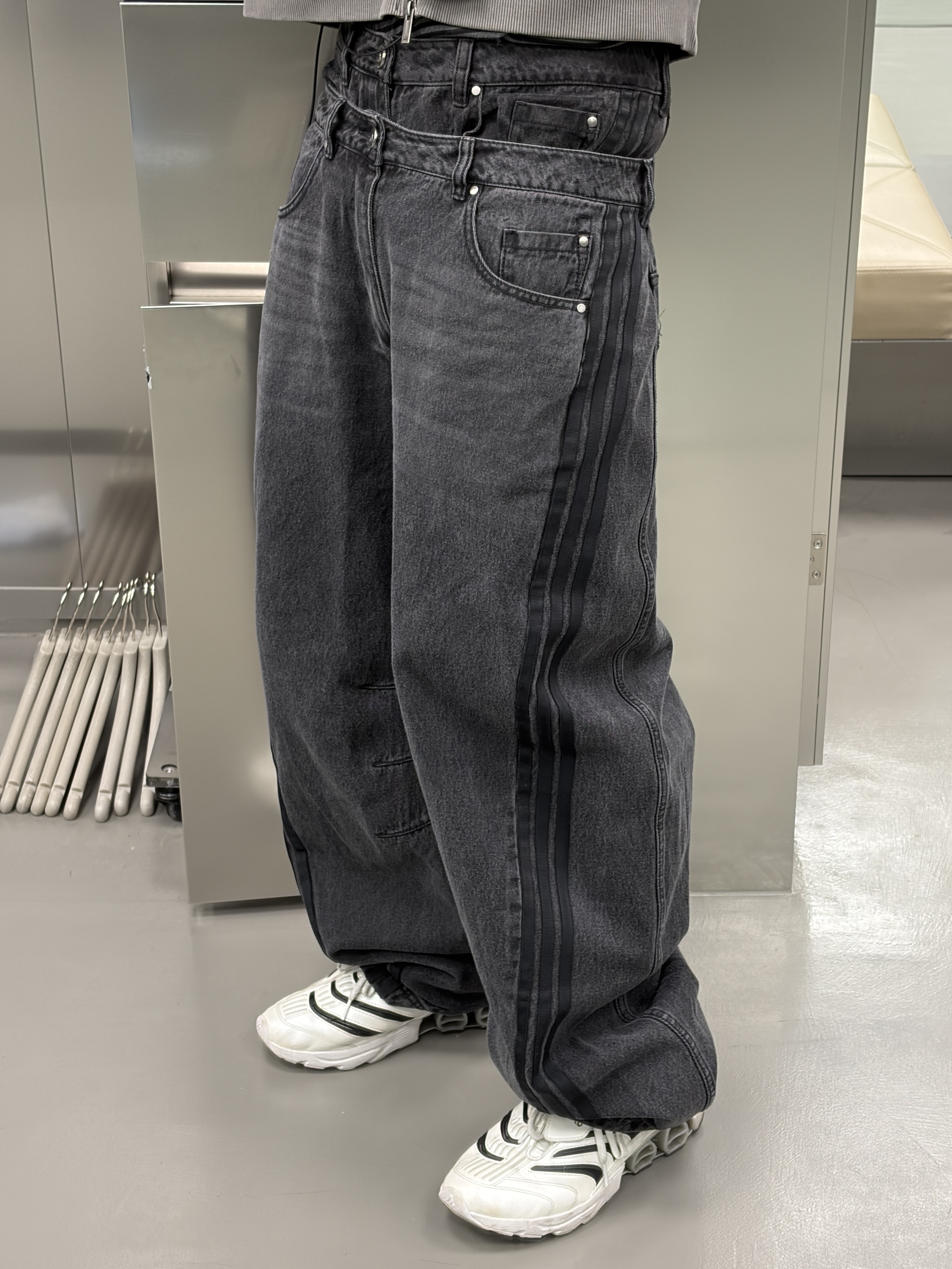 Adidas Predator Megaride Cloud White Core Black, (W) Adidas Adilenium Season 3 Banana Fitted Washed Denim Pants Black - KR Sizing 착용 스타일 - 1