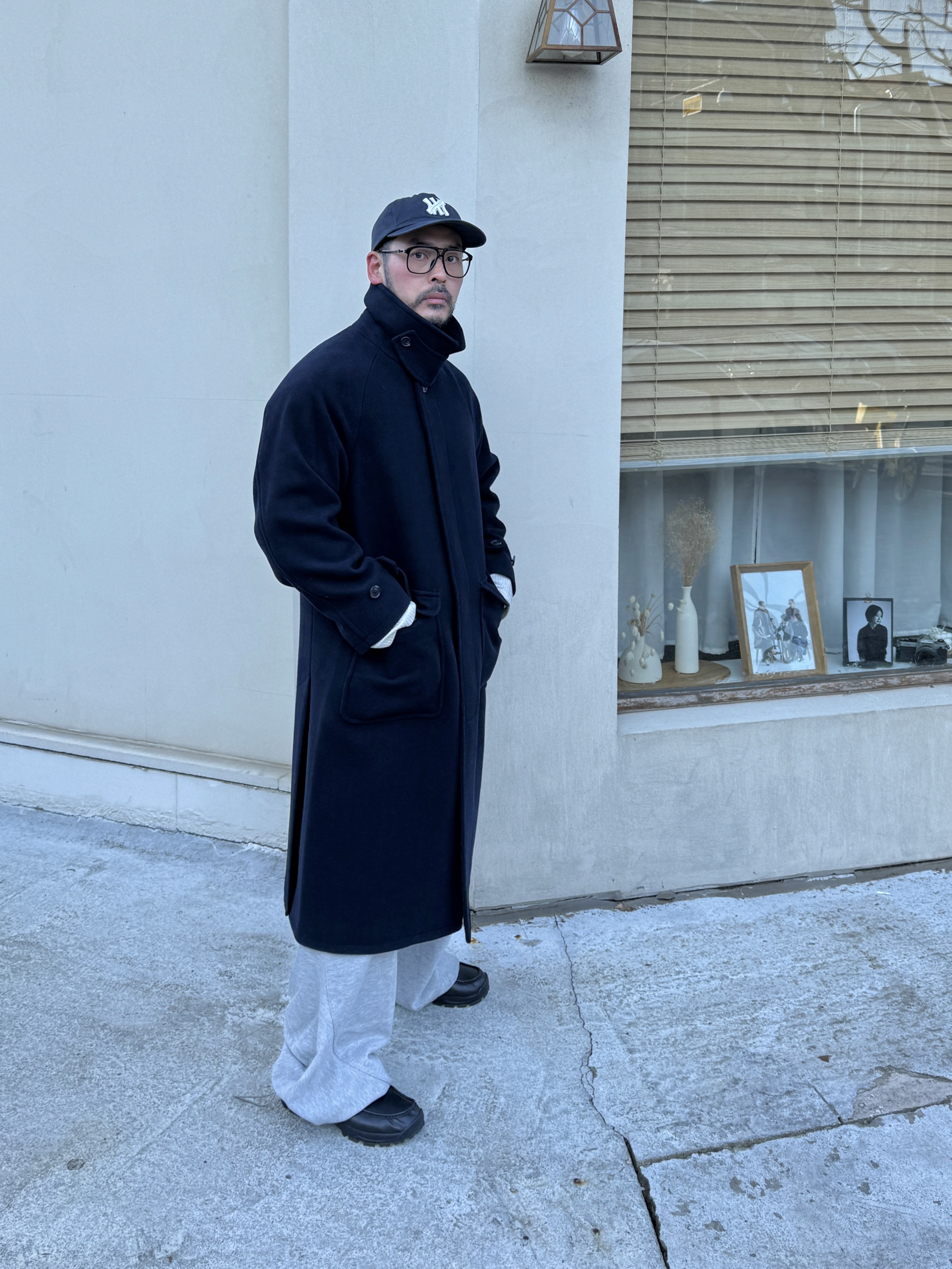 Farfromwhat Far Patch Logo Cap Navy 착용 스타일 - 2