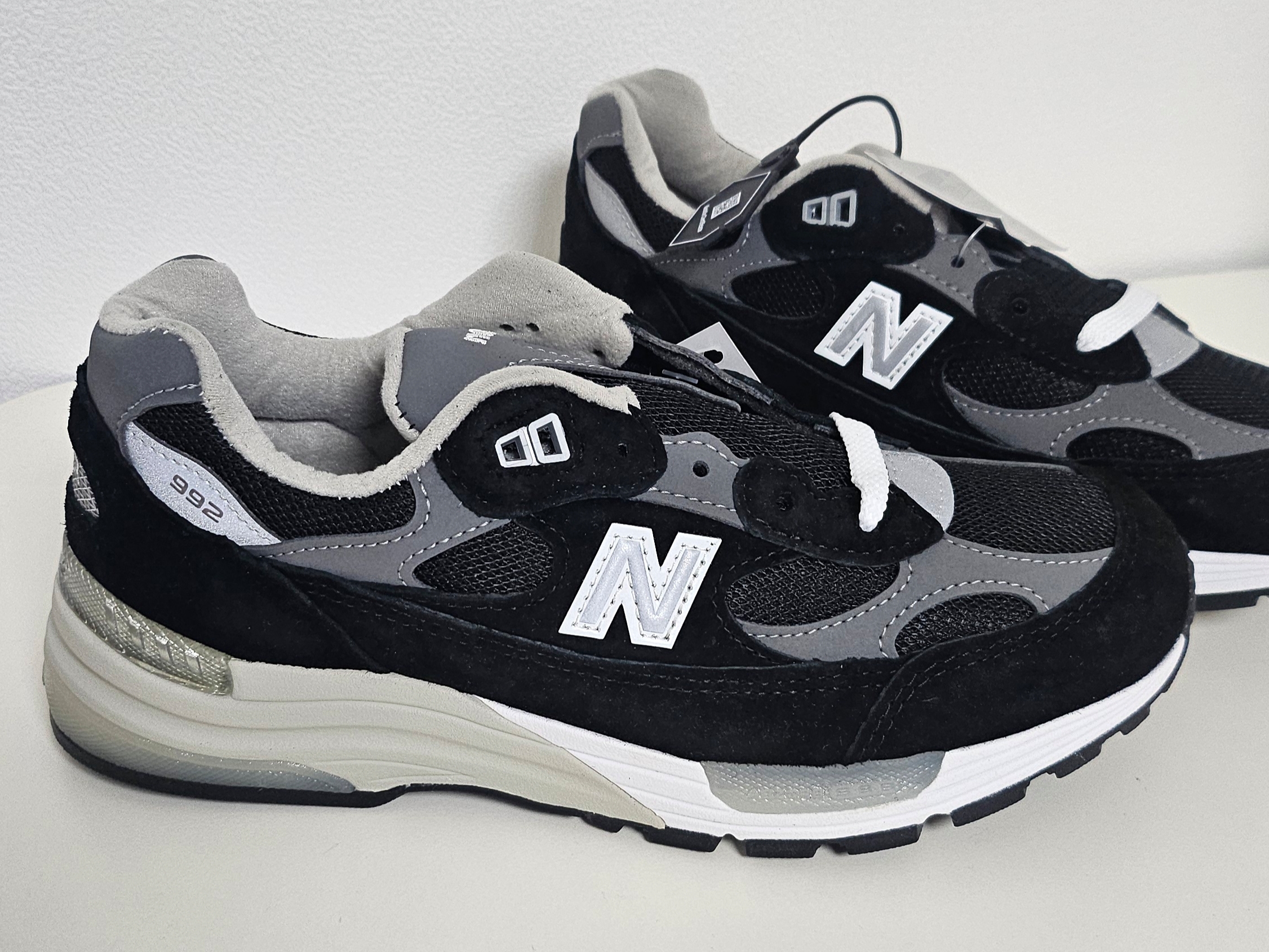 New Balance 992 Made in USA Core Black Grey 착용 스타일
