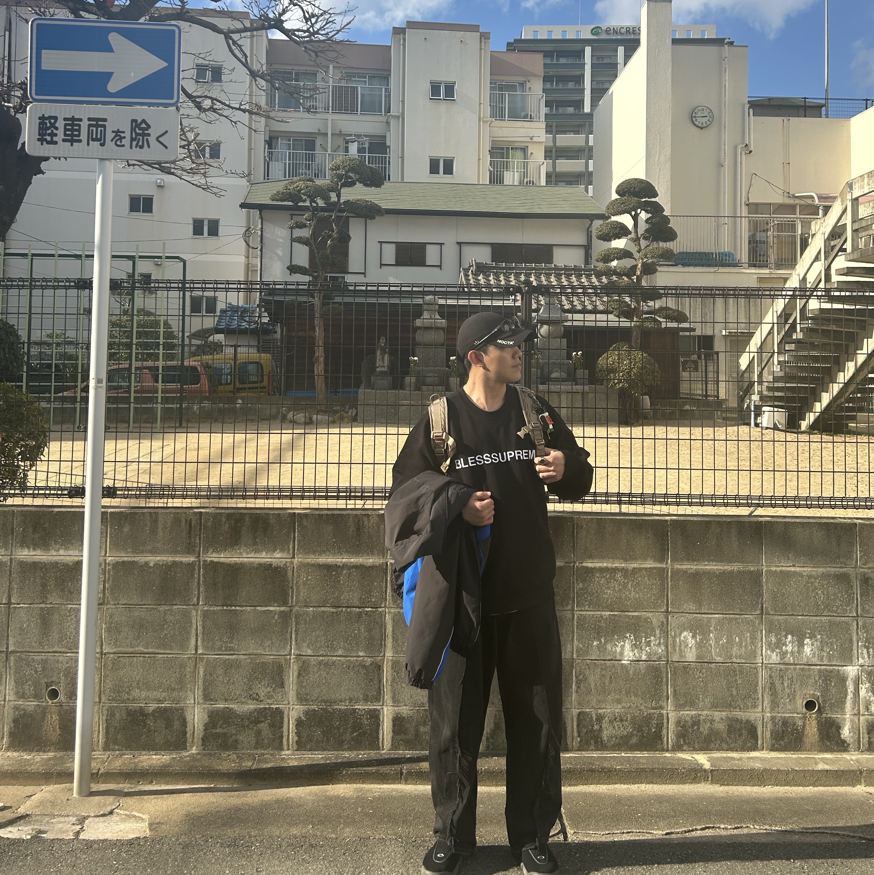 Oakley Factory Team x Brain Dead Suede Flesh Caviar Mesh Black, Supreme Backpack Tan Raindrop - 24FW 착용 스타일 - 5