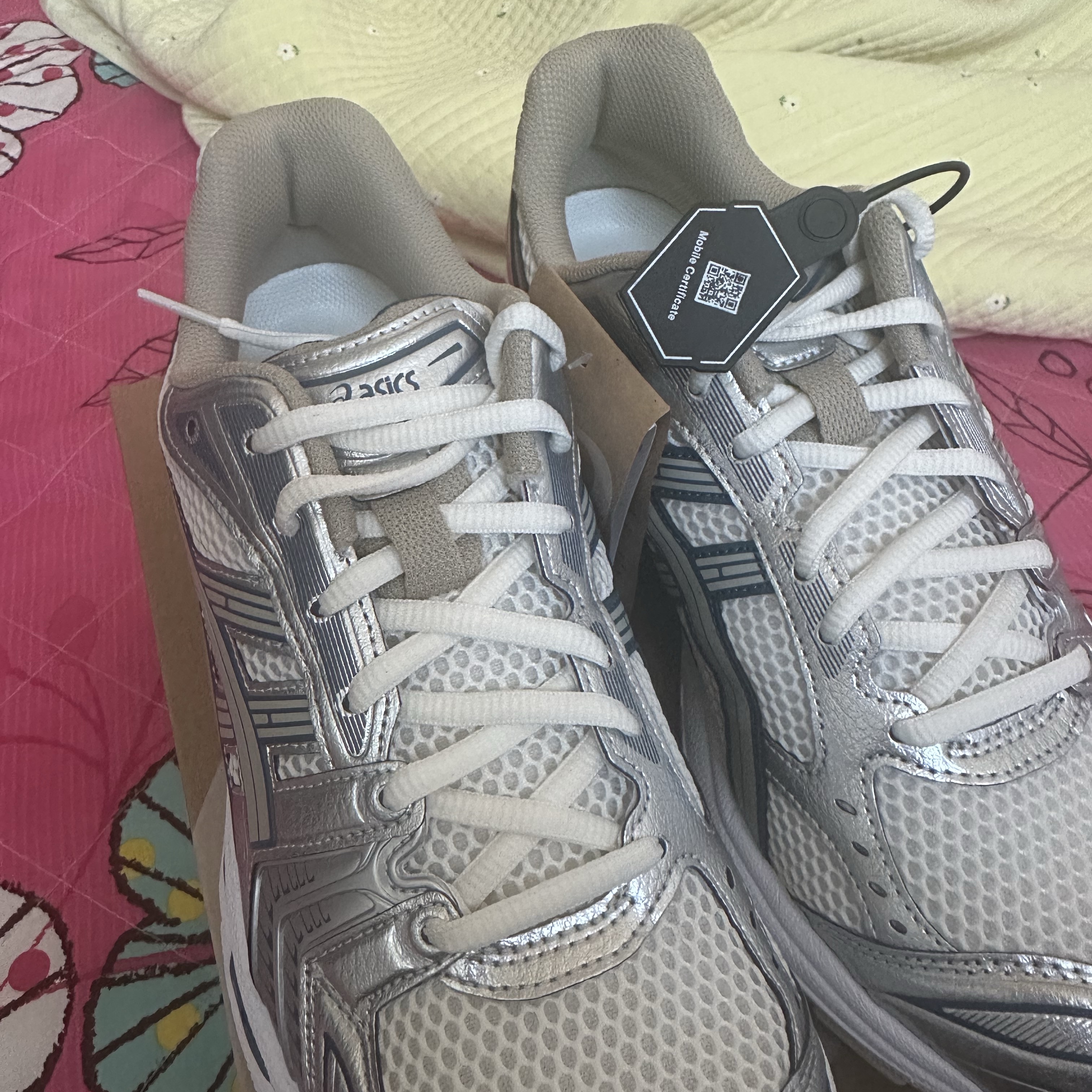 Asics Gel-Kayano 14 Cream Pure Silver 착용 스타일 - 1