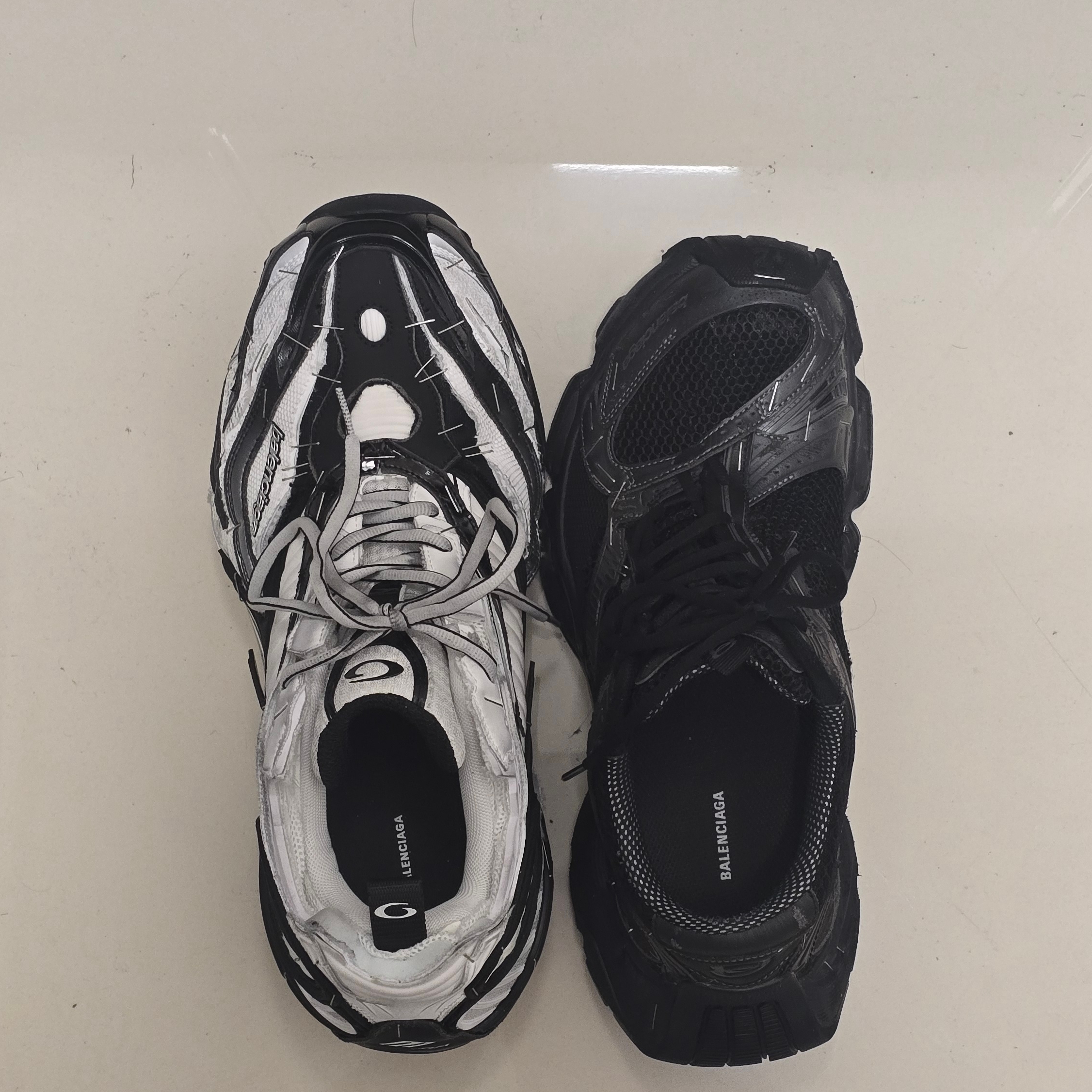 Balenciaga Stapler Sneaker Black 착용 스타일 - 2