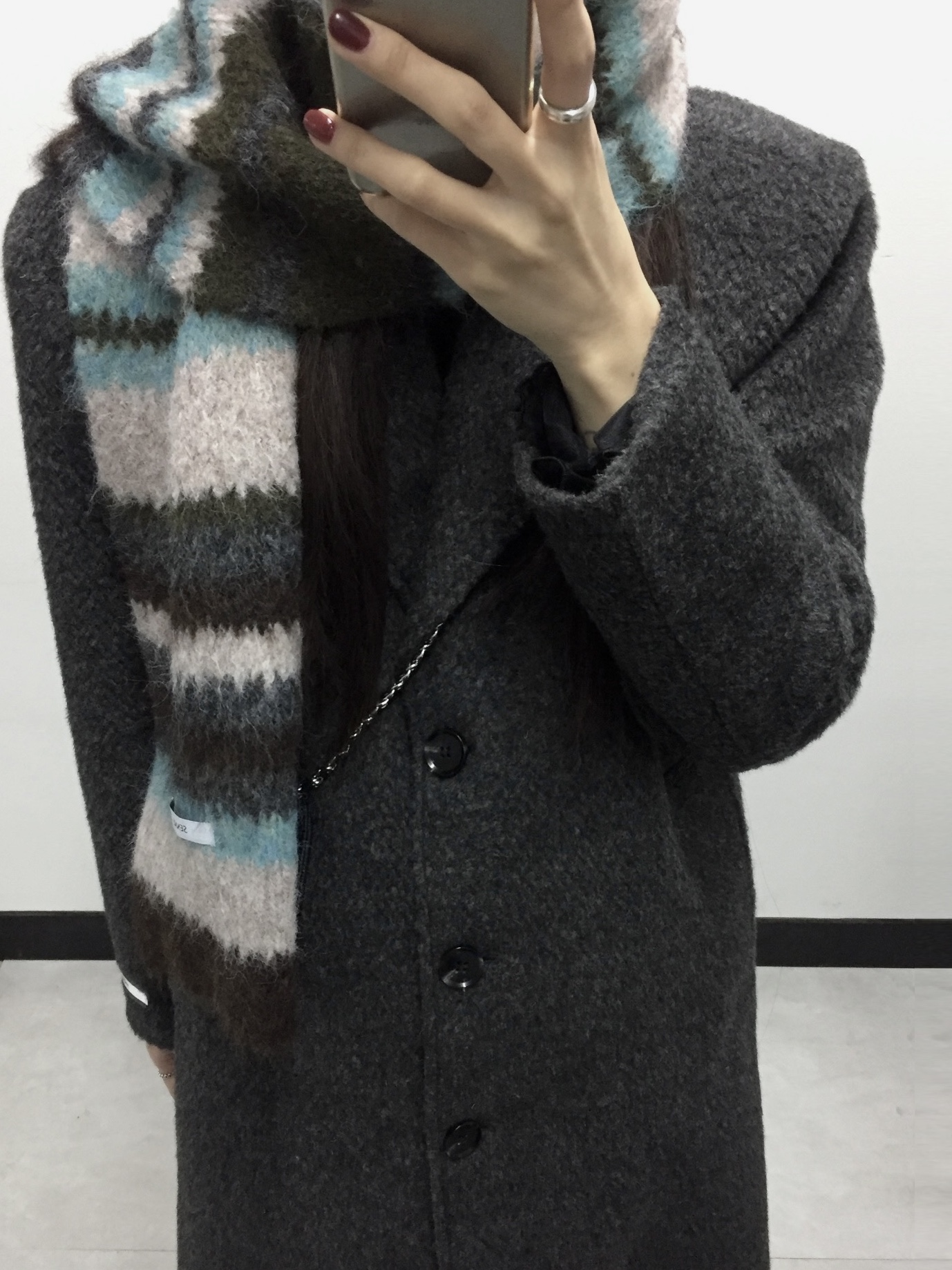 Chanel Classic Card Holder Grained Calfskin & Silver Black, Stone Island N10B5 Beanie Dark Grey - 22FW 착용 스타일 - 3