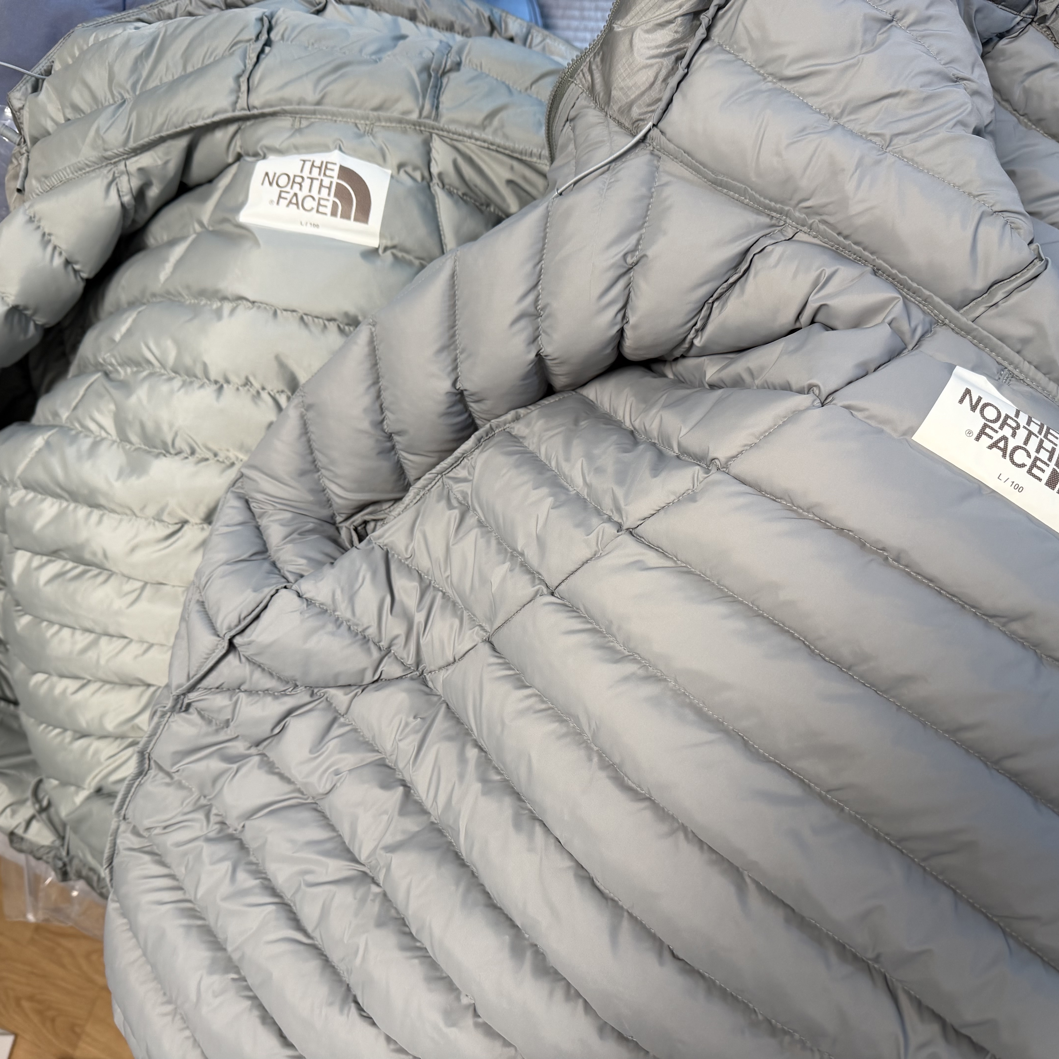 The North Face Ventus On Jacket Silver 착용 스타일