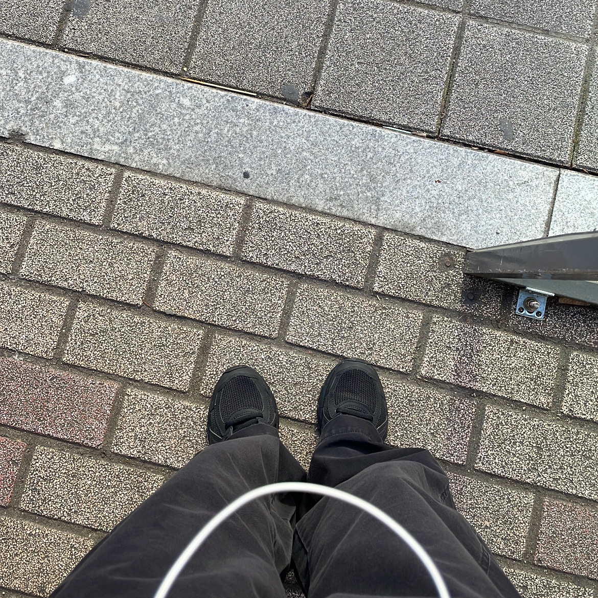 (W) Asics Jog 100 T Black - 2E Extra Wide 착용 스타일