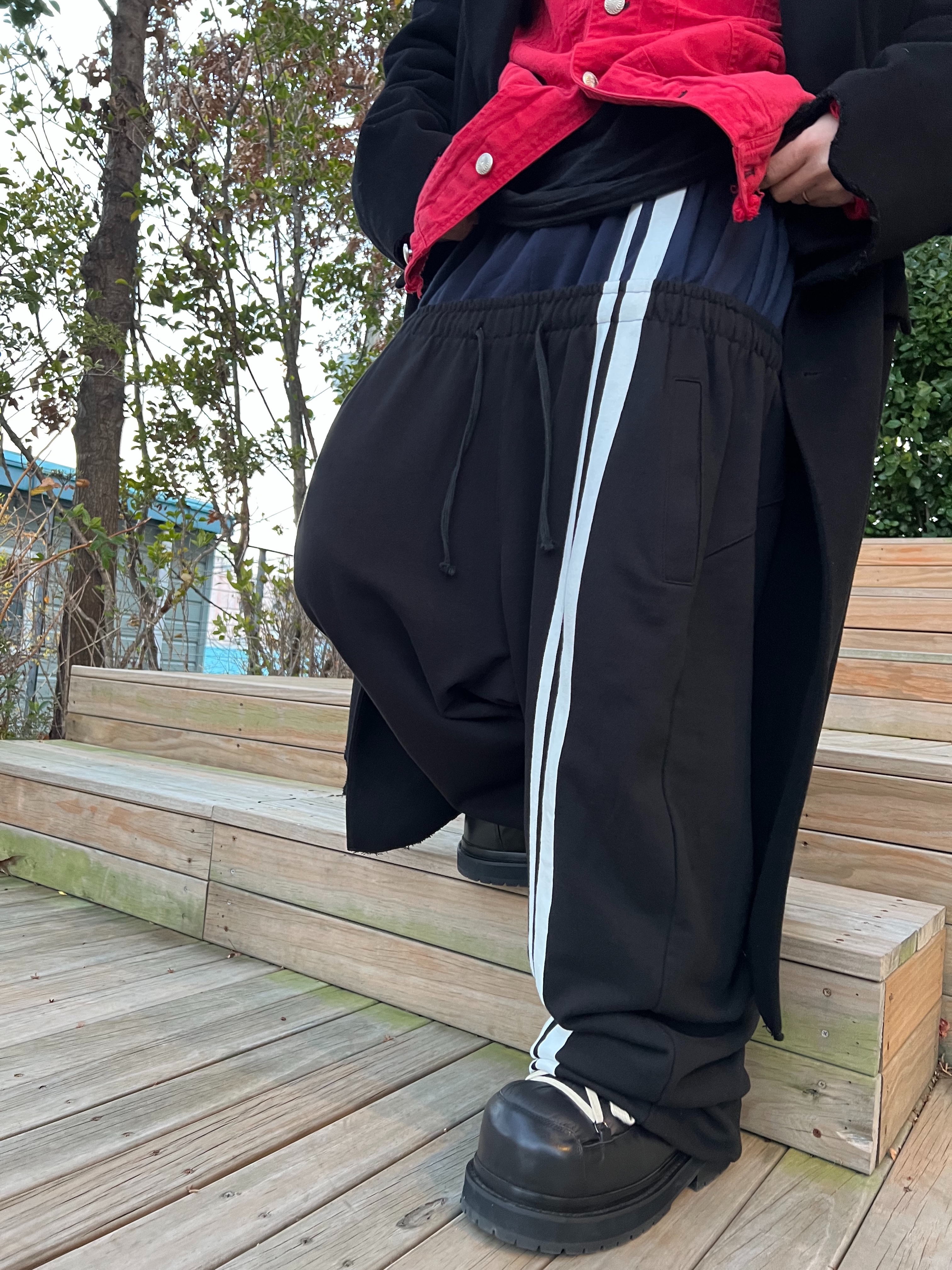 Farfromwhat Far Pin Button & Safety Pin, ROARINGRAD Double Waist Sweat Pants Black 착용 스타일 - 7