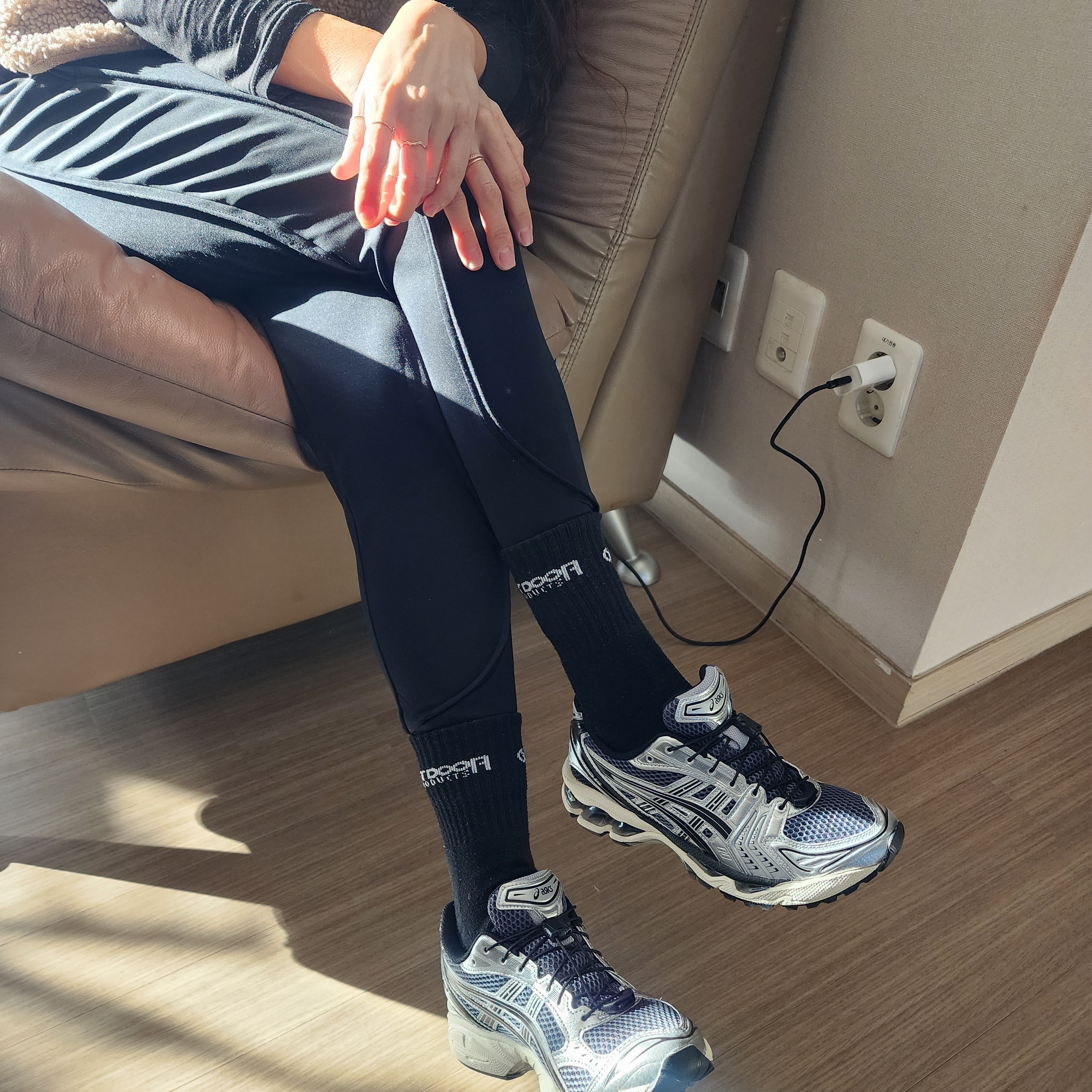 Asics Unlimited Gel-Kayano 14 Carrier Grey Black 착용 스타일 - 1