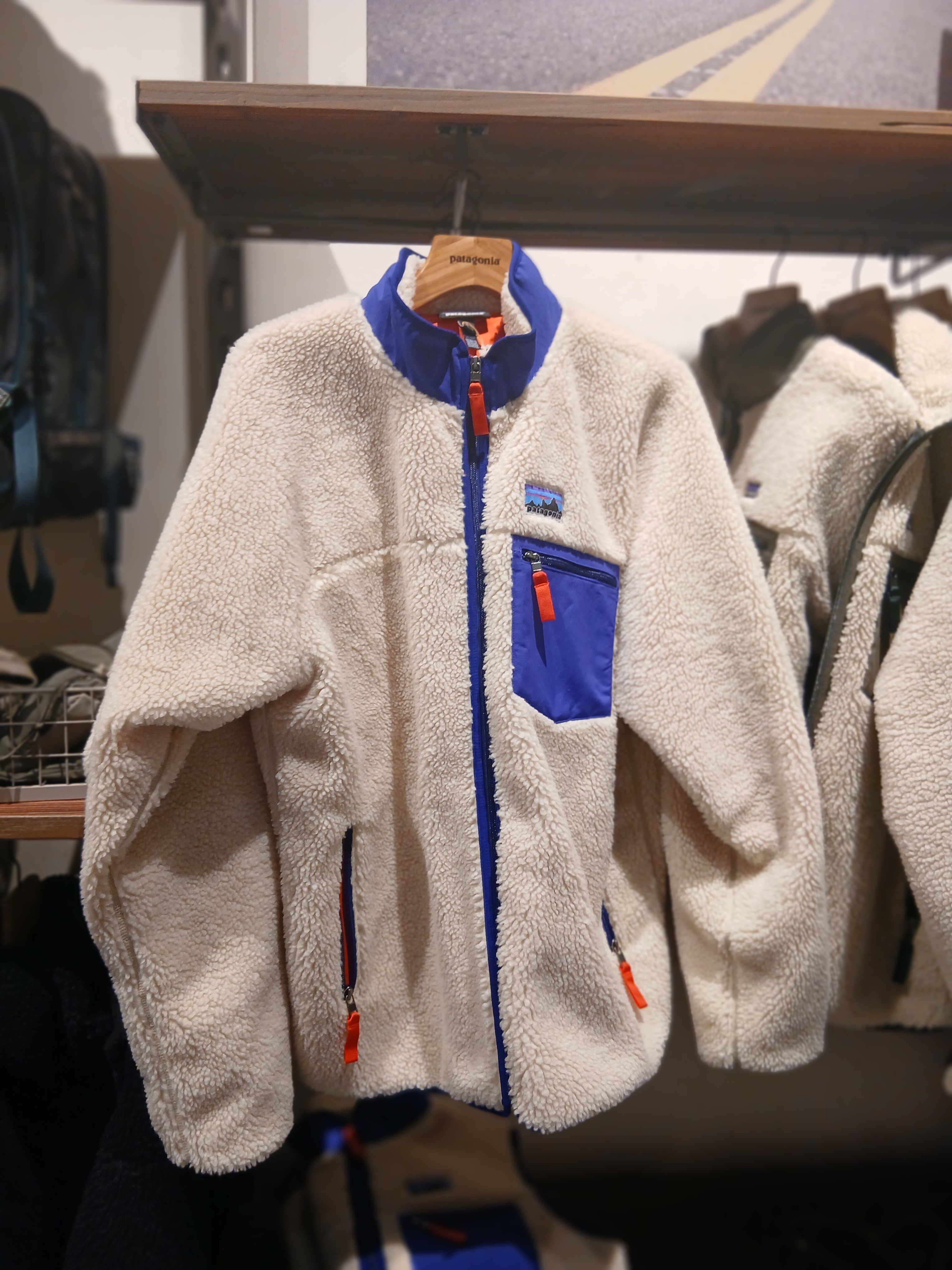 Patagonia Synchilla Snap-T Fleece Pullover Oatmeal Heather, Patagonia Classic Retro-X Fleece Jacket Dark Natural 착용 스타일 - 2