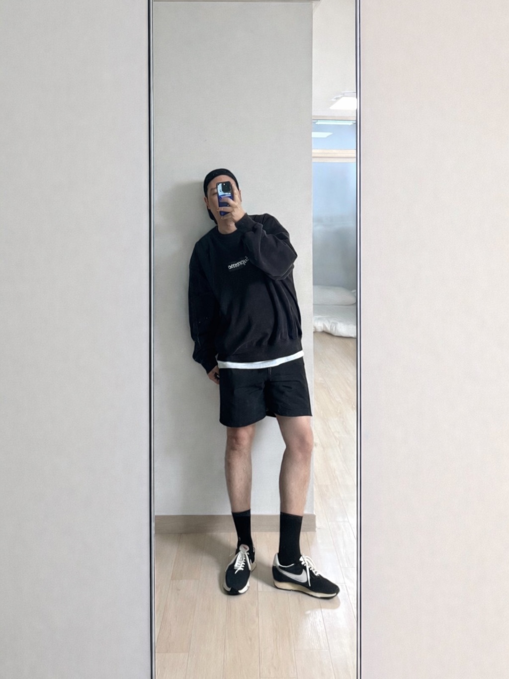 Supreme Washed Box Logo Crewneck Black - 25SS, Nike LD-1000 SP Black and Sail 착용 스타일