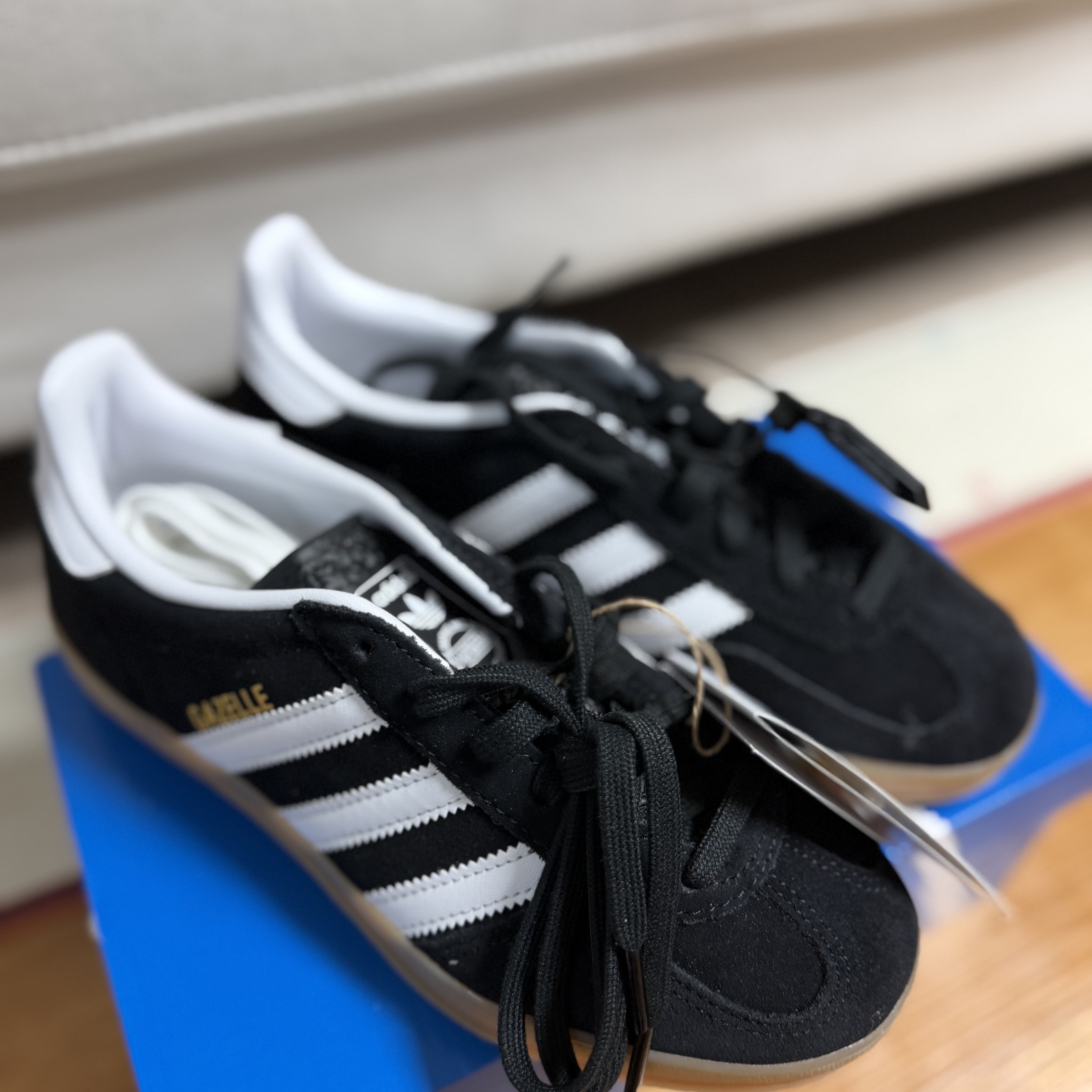 Adidas Gazelle Indoor Core Black Cloud White 착용 스타일