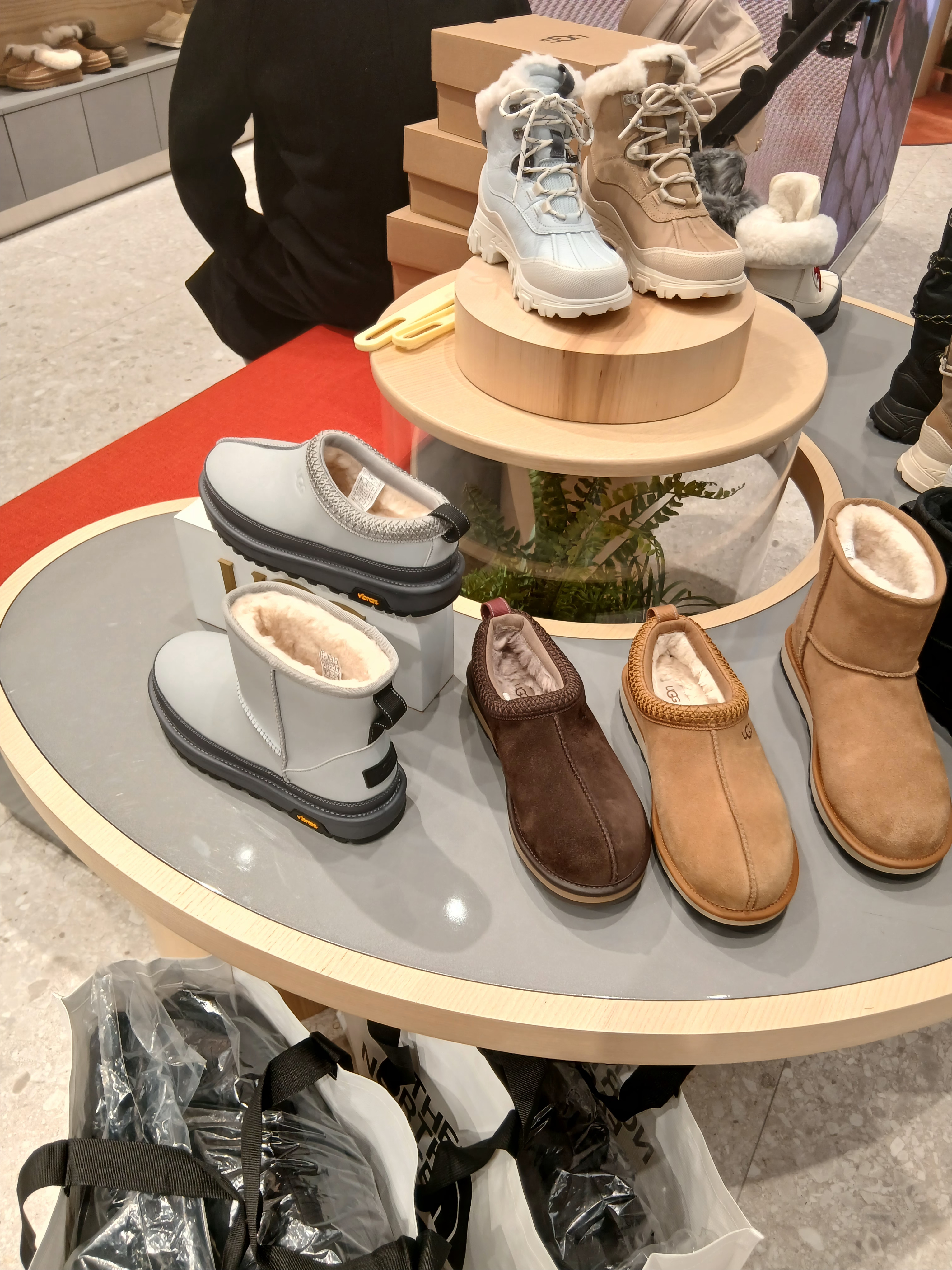 UGG Tasman II Slipper Chestnut, UGG Tasman Slipper Chestnut 착용 스타일 - 2