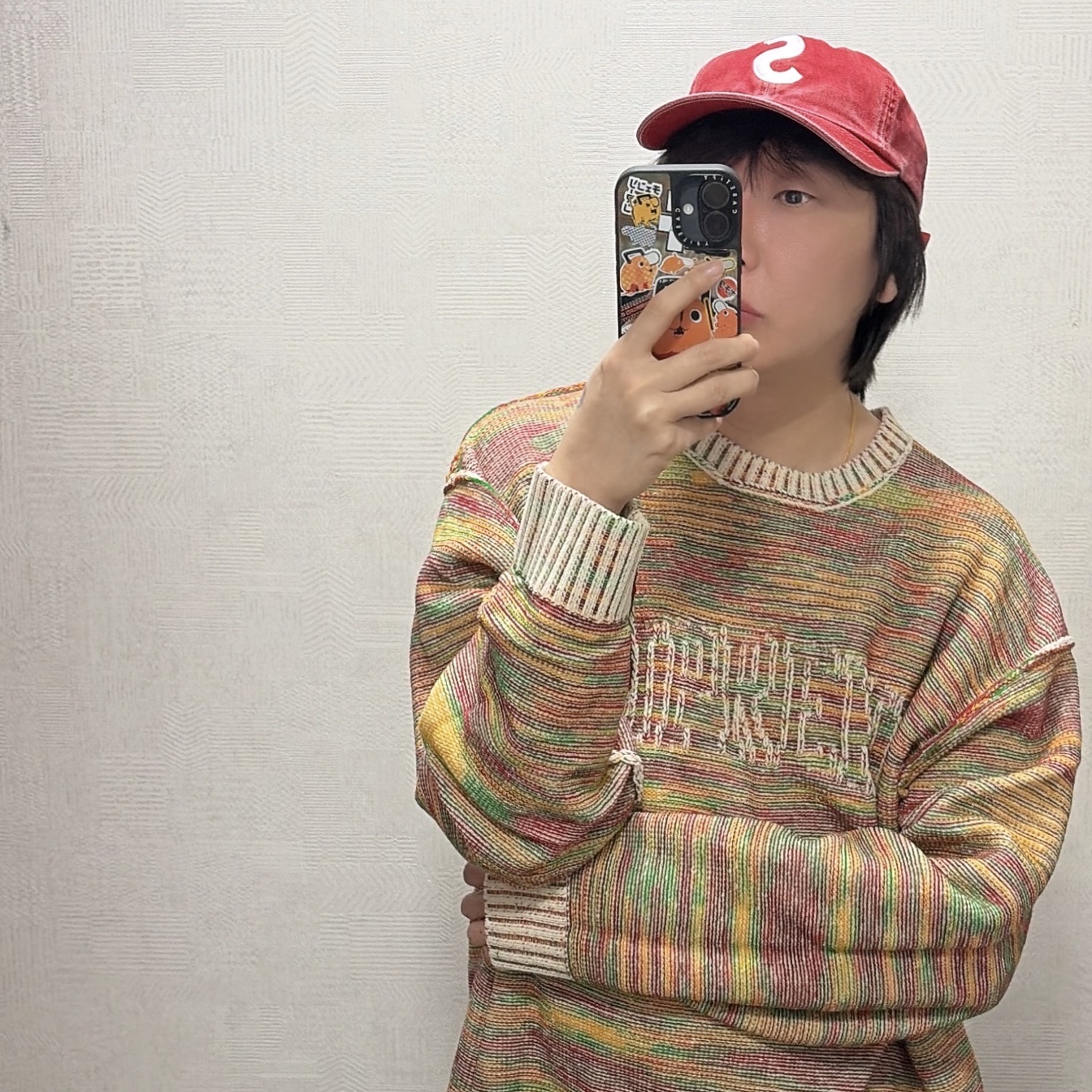 Supreme Contrast Arc Sweater White - 24SS, Supreme Pigment Coated S Logo 6-Panel Red - 25SS 착용 스타일