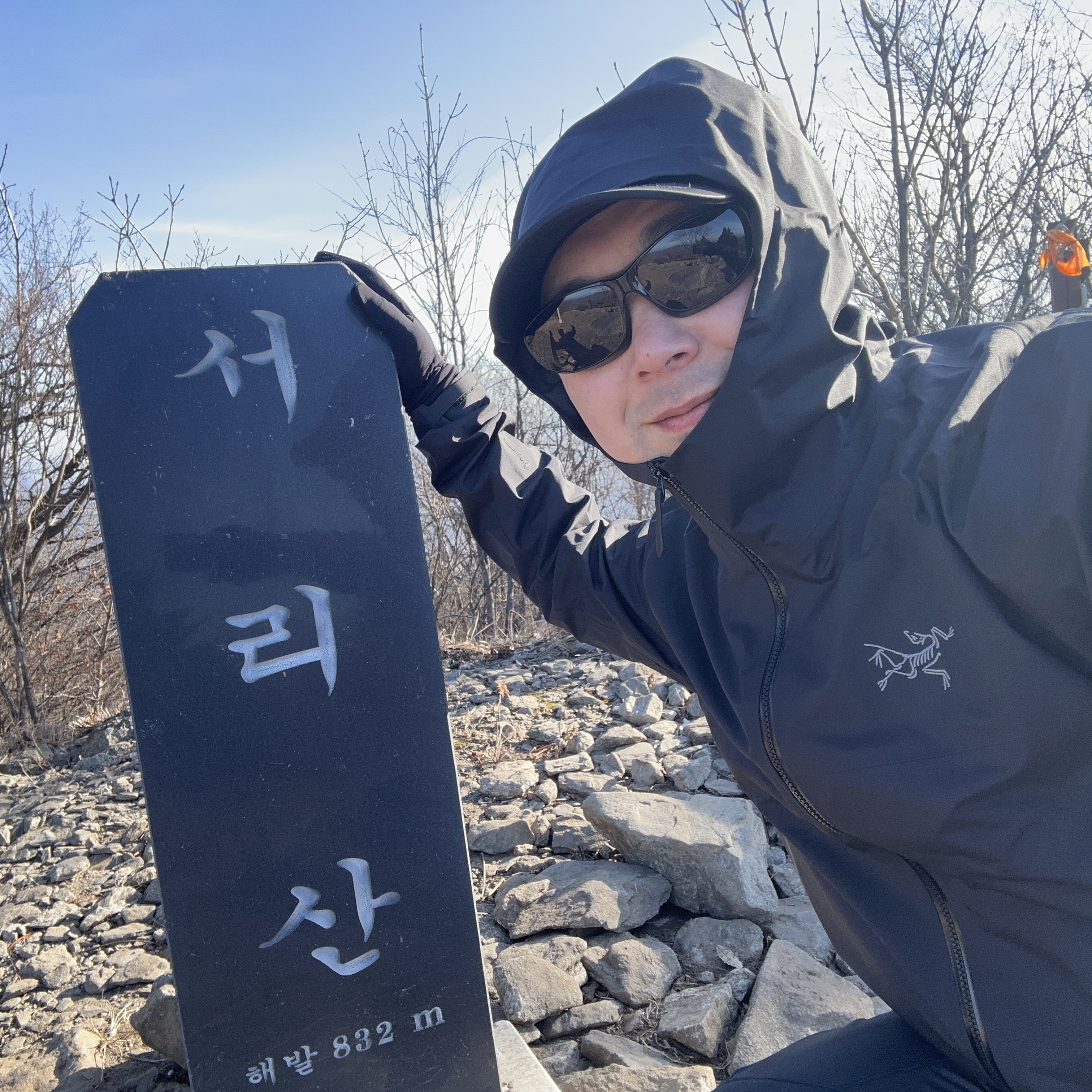 Arc'teryx Beta Jacket Black 착용 스타일