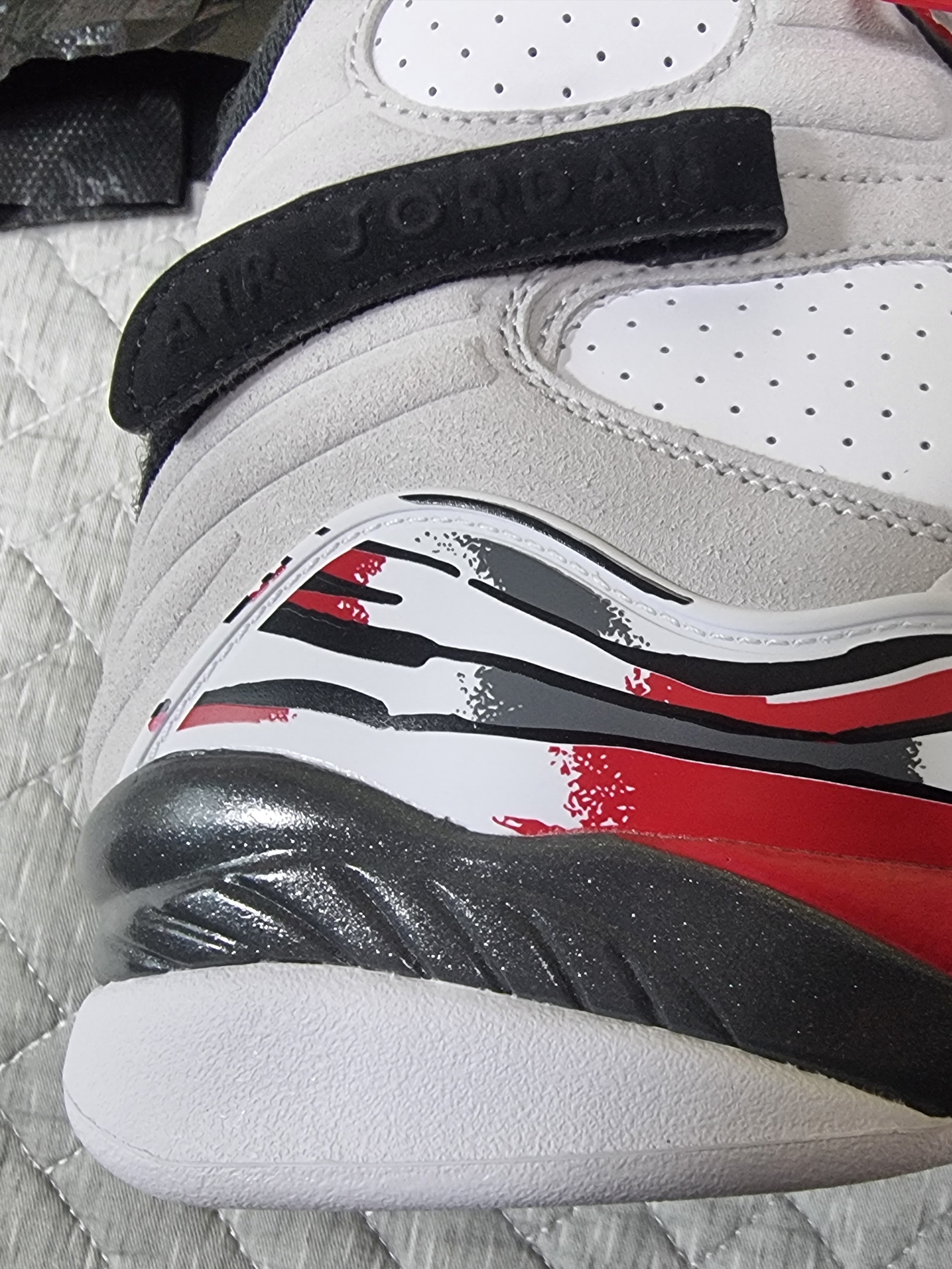 Jordan 8 Retro Bugs Bunny 2025 착용 스타일 - 9