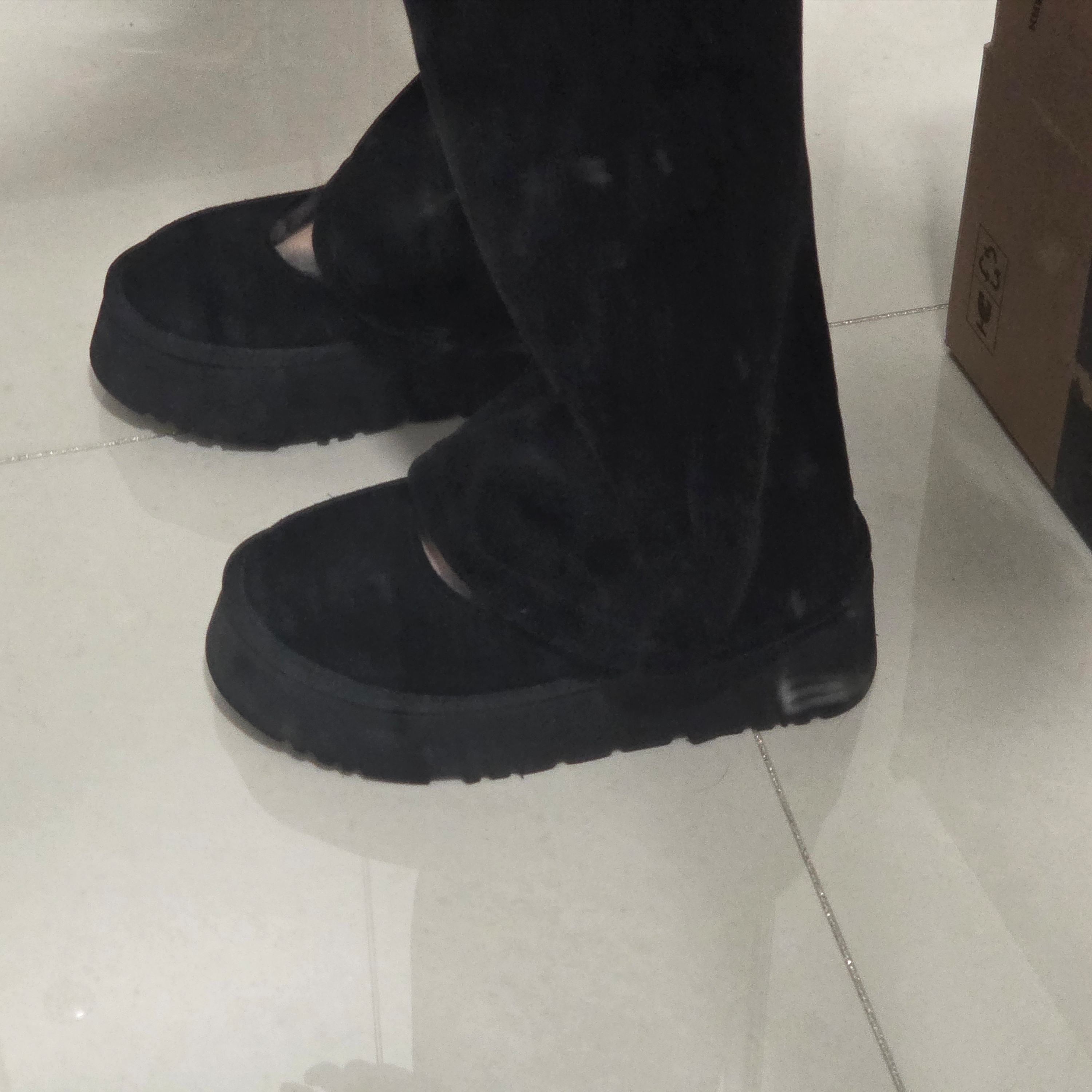 (W) UGG Bea Mary Jane Black 착용 스타일