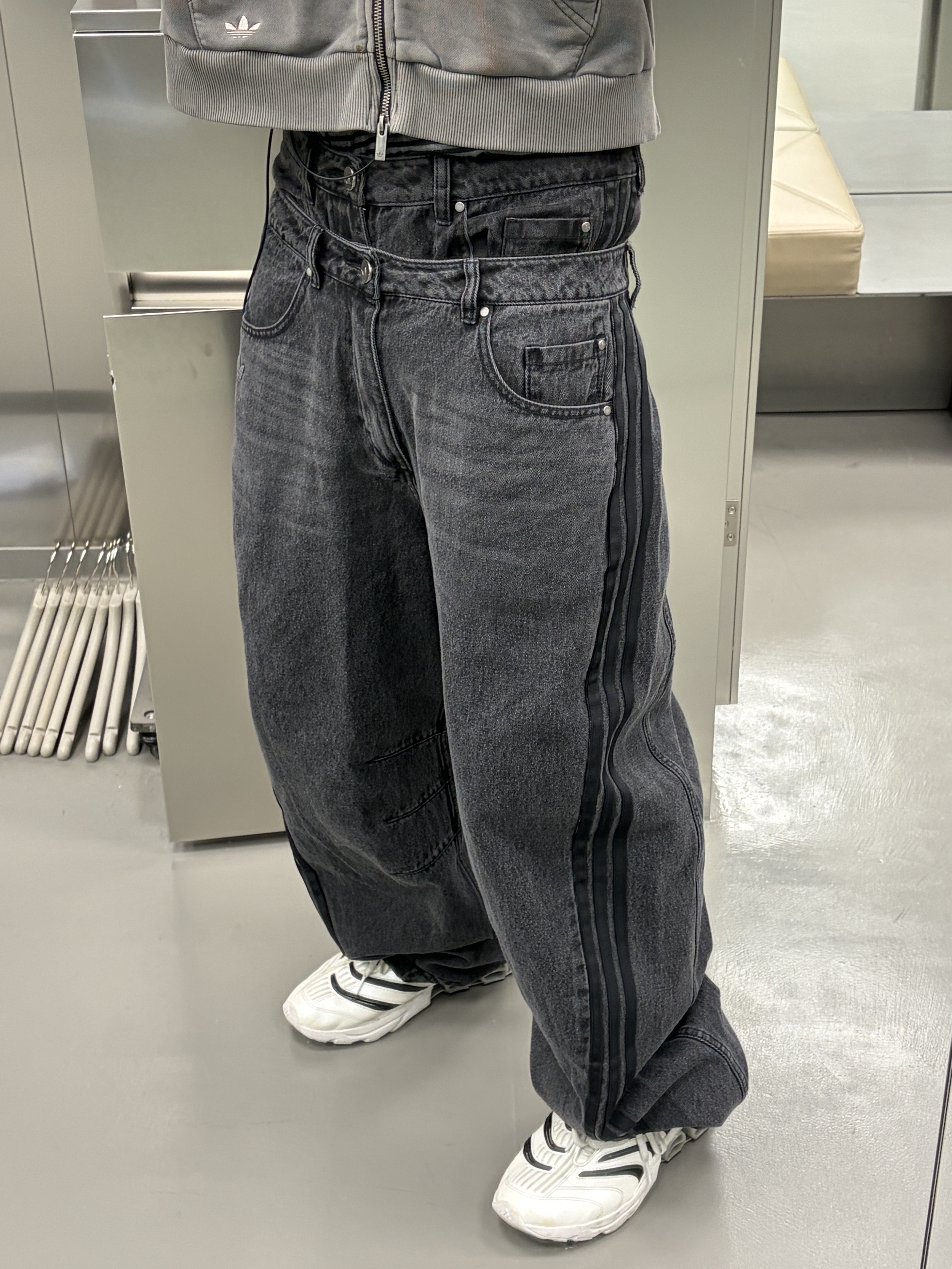 Adidas Predator Megaride Cloud White Core Black, (W) Adidas Adilenium Season 3 Banana Fitted Washed Denim Pants Black - KR Sizing 착용 스타일 - 2