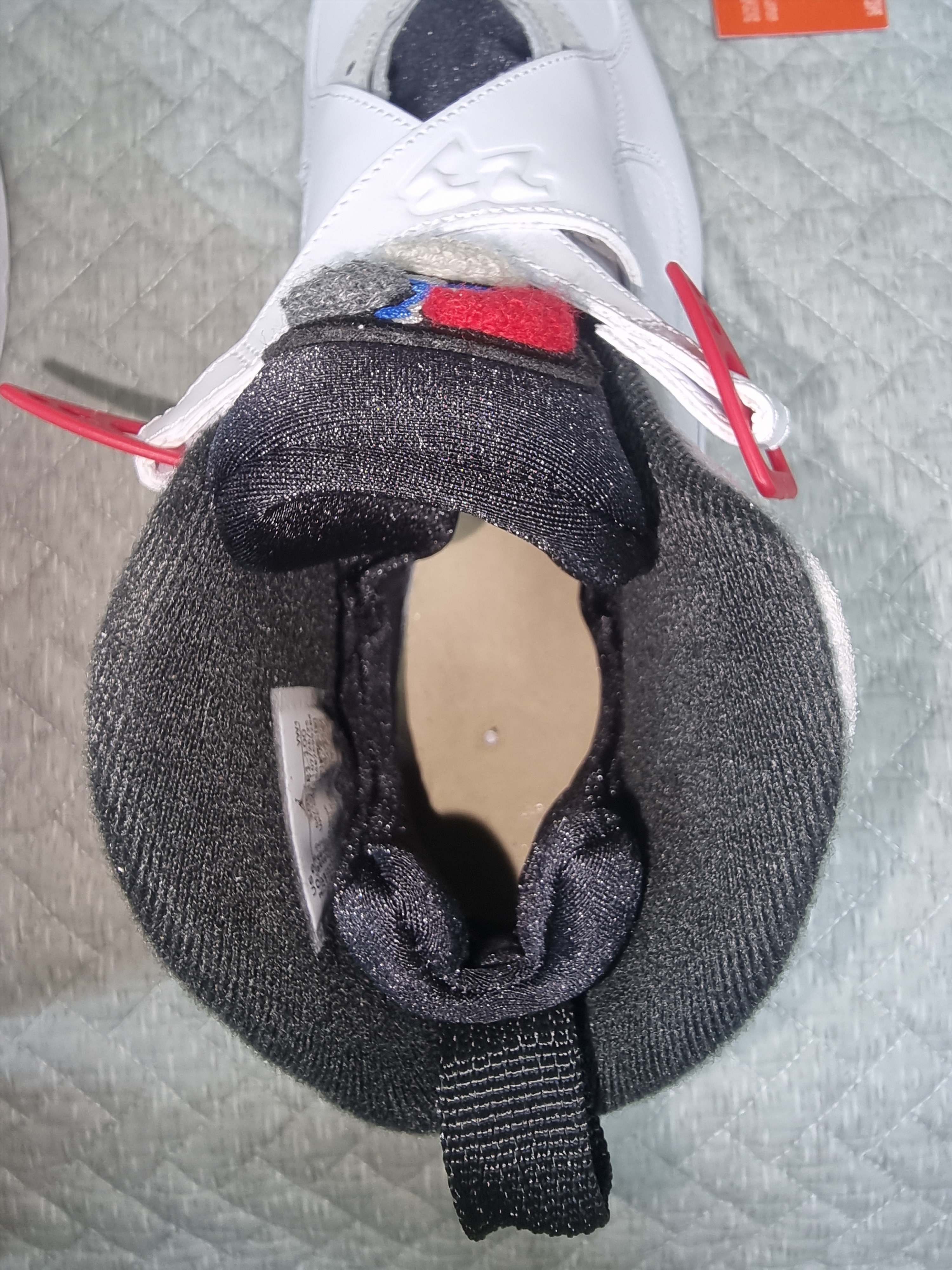 Jordan 8 Retro Bugs Bunny 2025 착용 스타일 - 4
