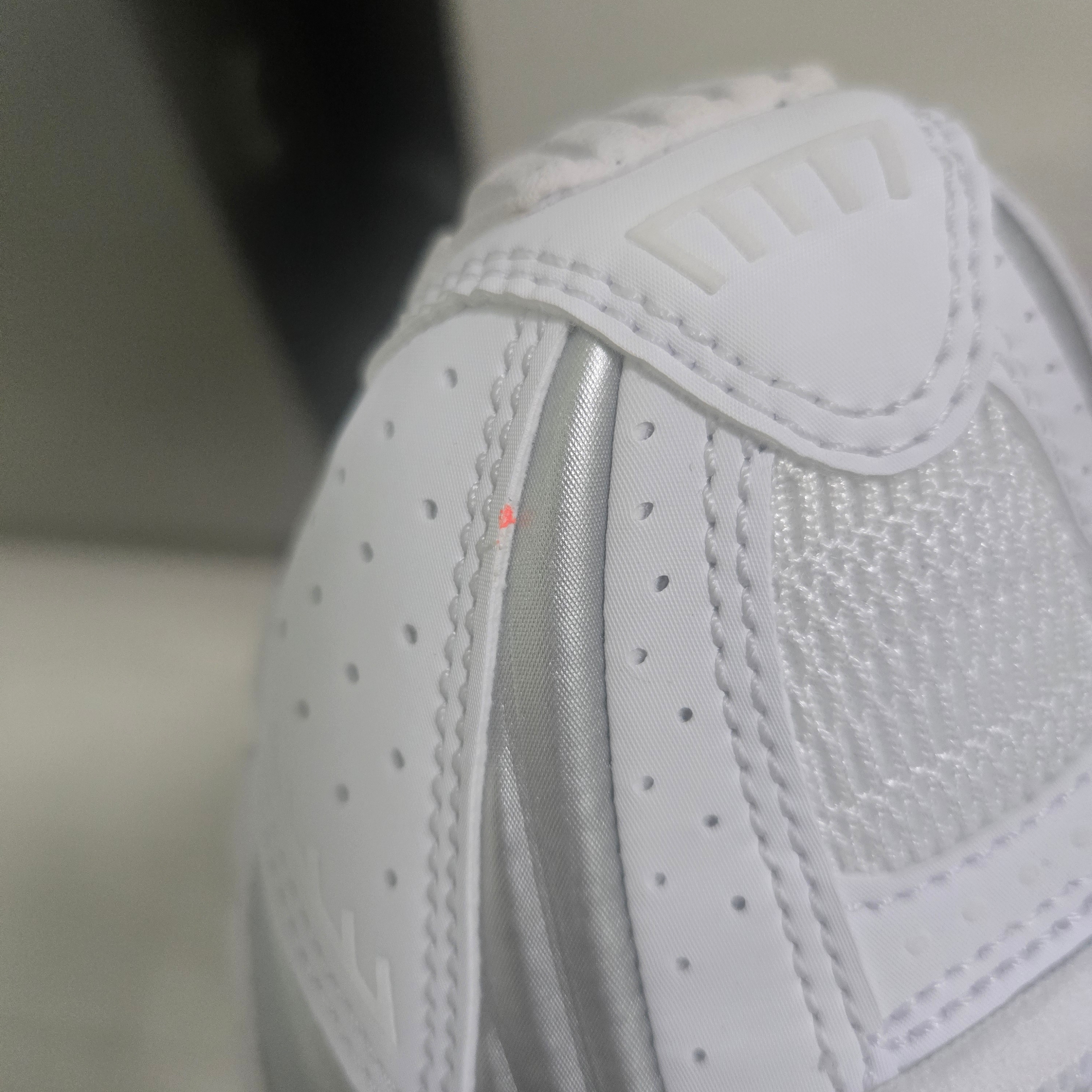 Nike Shox R4 White Bright Crimson 착용 스타일