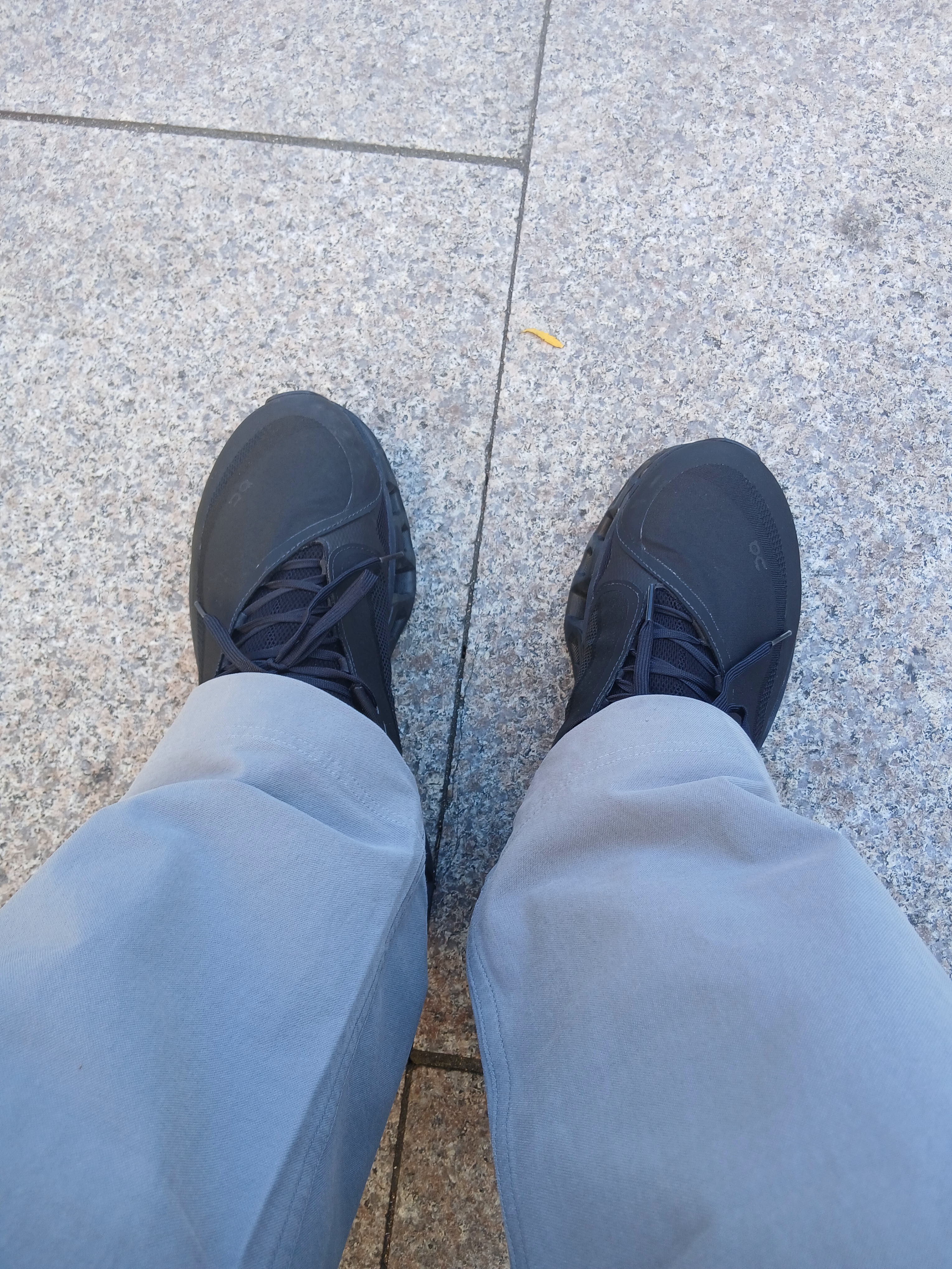 Arc'teryx Bird Word Cap 24K Black, Arc'teryx Kragg Cotton LS T-Shirt White Light Black 착용 스타일 - 9