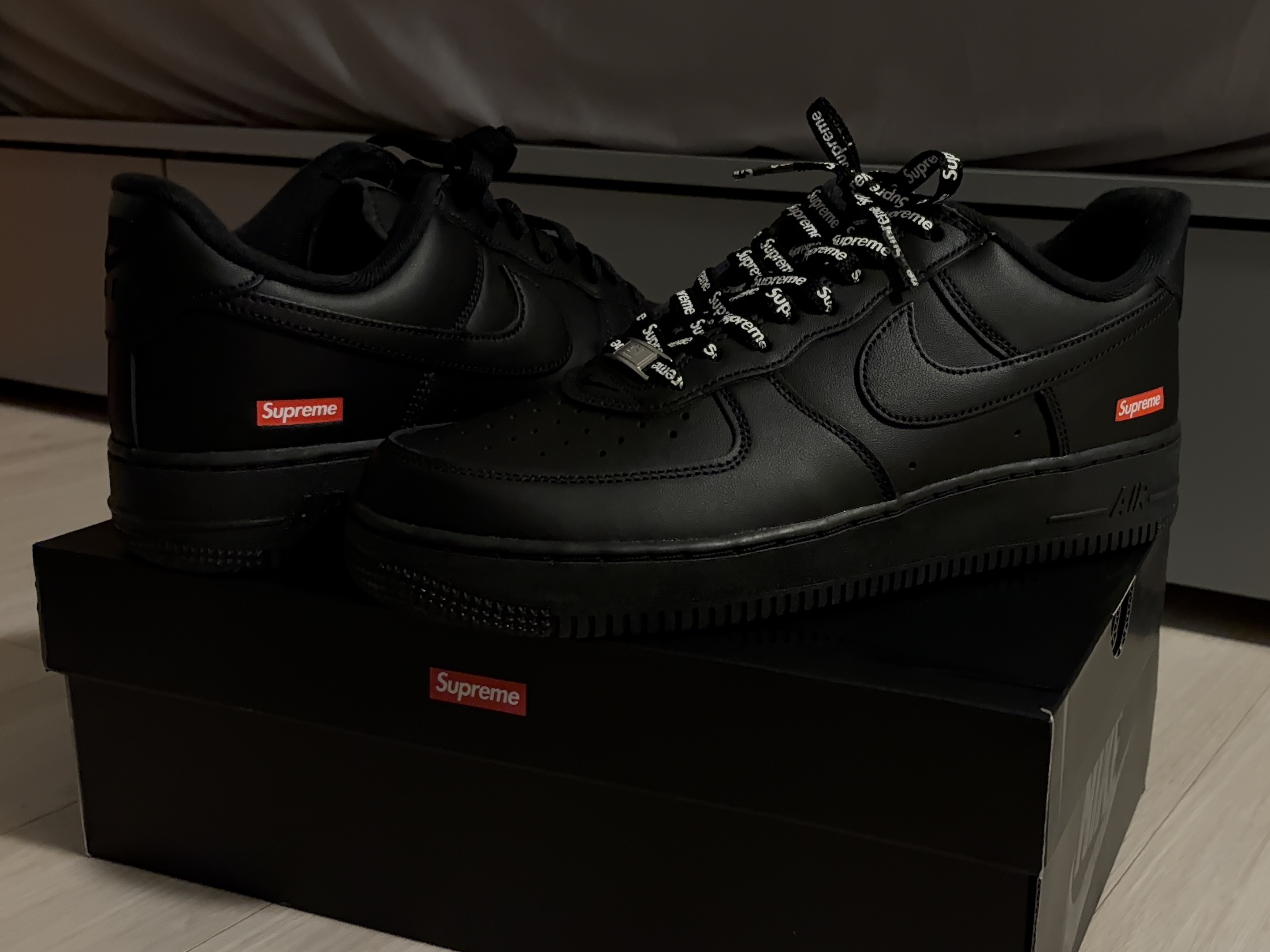 Nike x Supreme Air Force 1 Low Black 착용 스타일