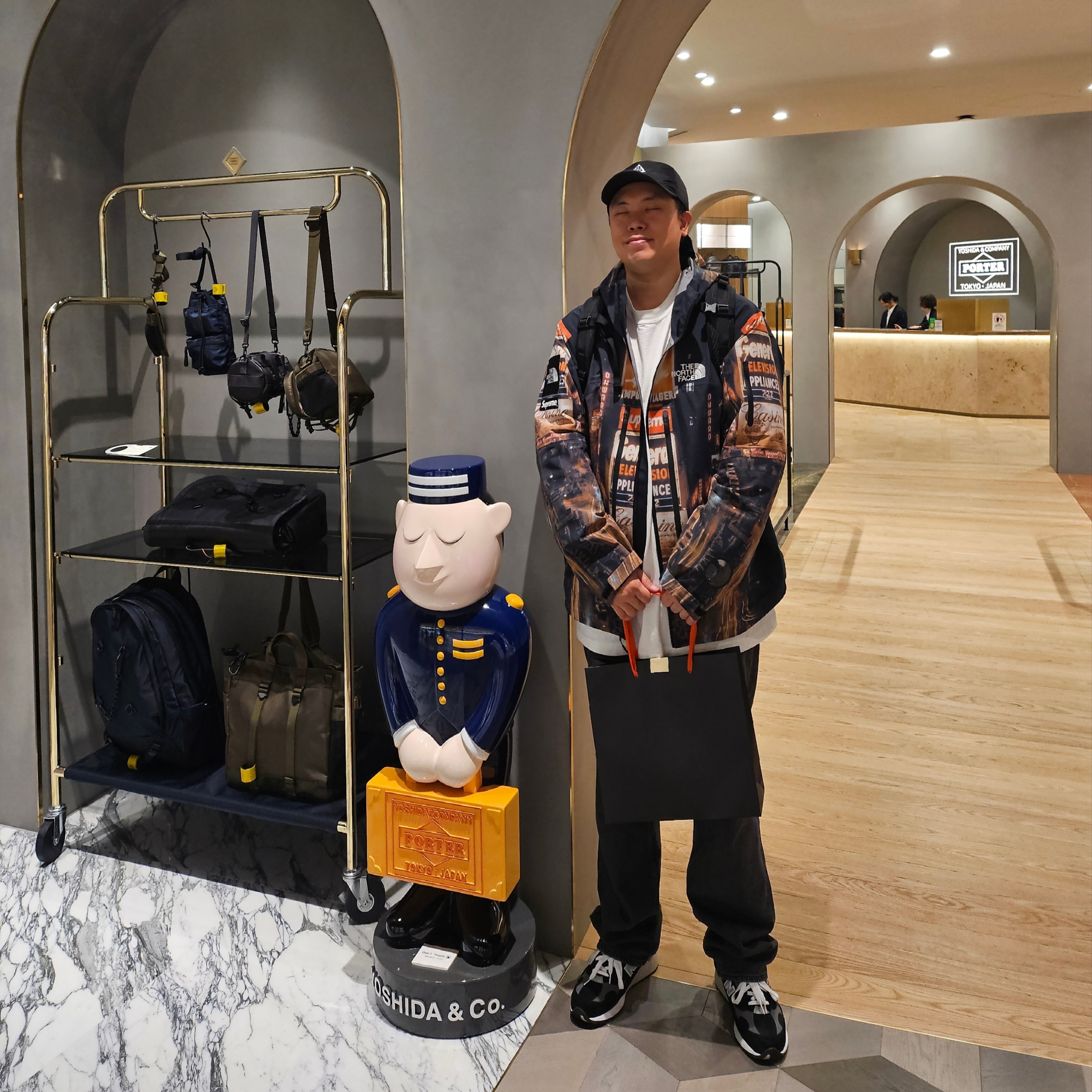 Porter Counter Shade Shoulder Bag Woodland Khaki, Supreme x The North Face Taped Seam Shell Jacket Times Square - 22FW 착용 스타일