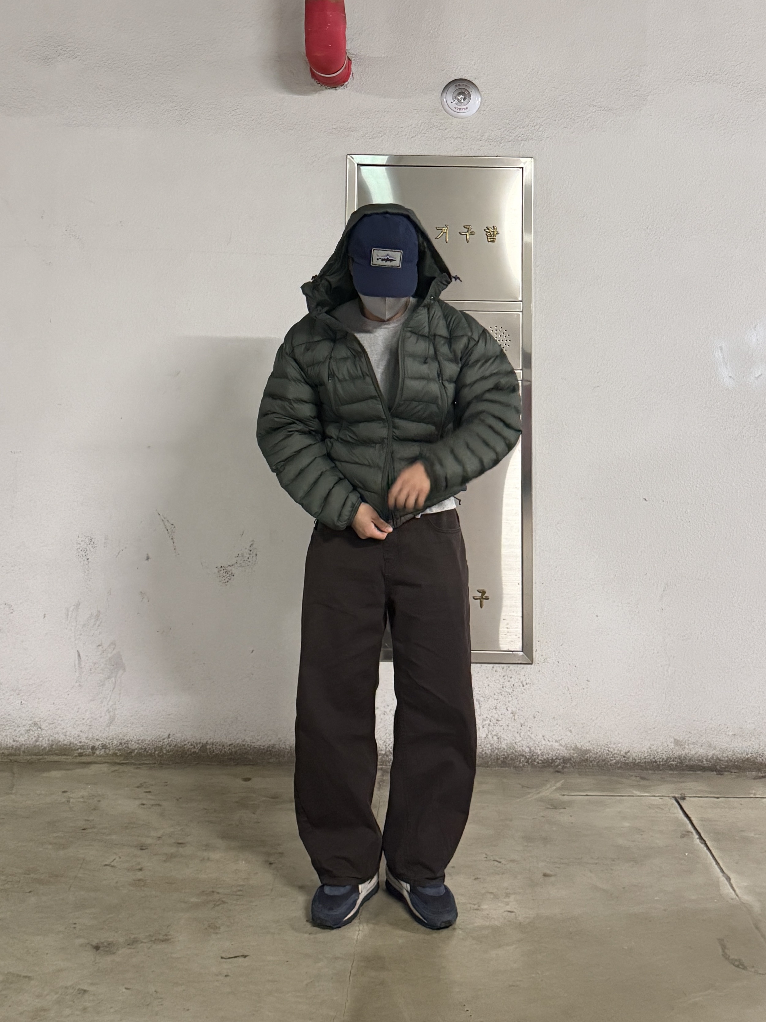 Patagonia P-6 Label Trad Cap Navy, Nike x Sacai x Fragment LDWaffle Blackened Blue 착용 스타일 - 4