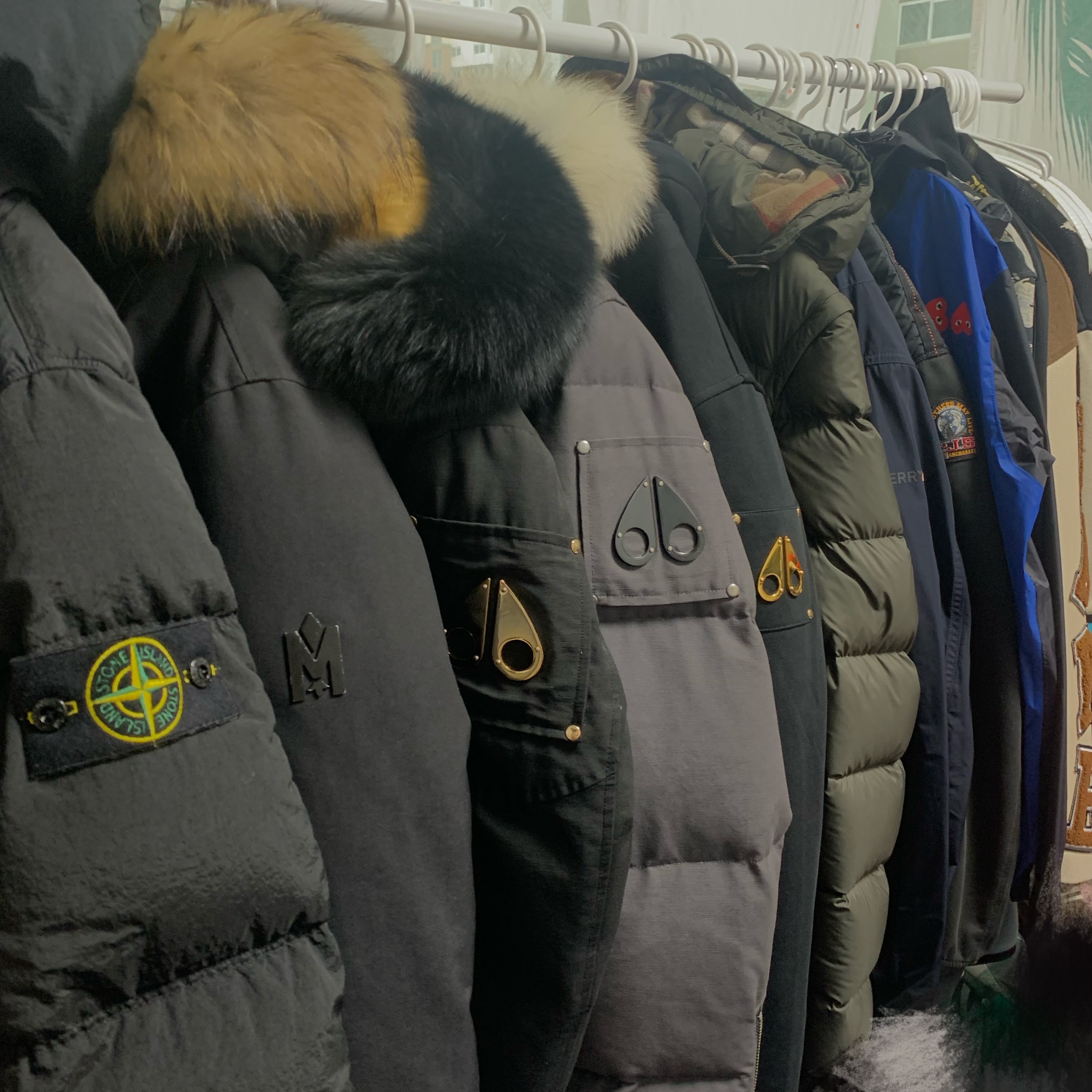 Stone Island Padding Jumper Black - 25FW, Mackage Dixon 2-In-1 Nordic Tech Down Bomber with Natural Fur Black Silver 착용 스타일 - 1
