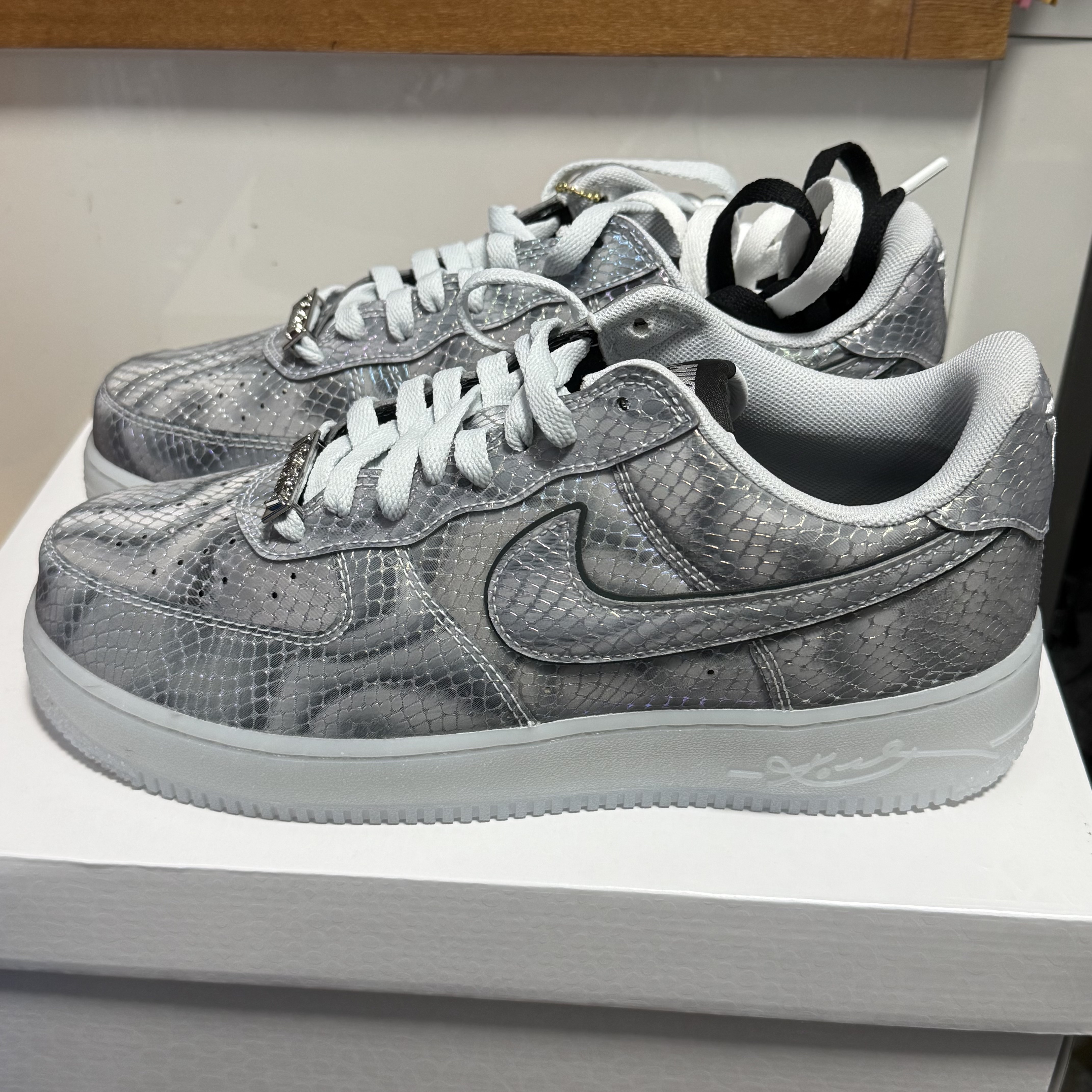 Nike x Kobe Bryant Air Force 1 Low Lenticular 착용 스타일