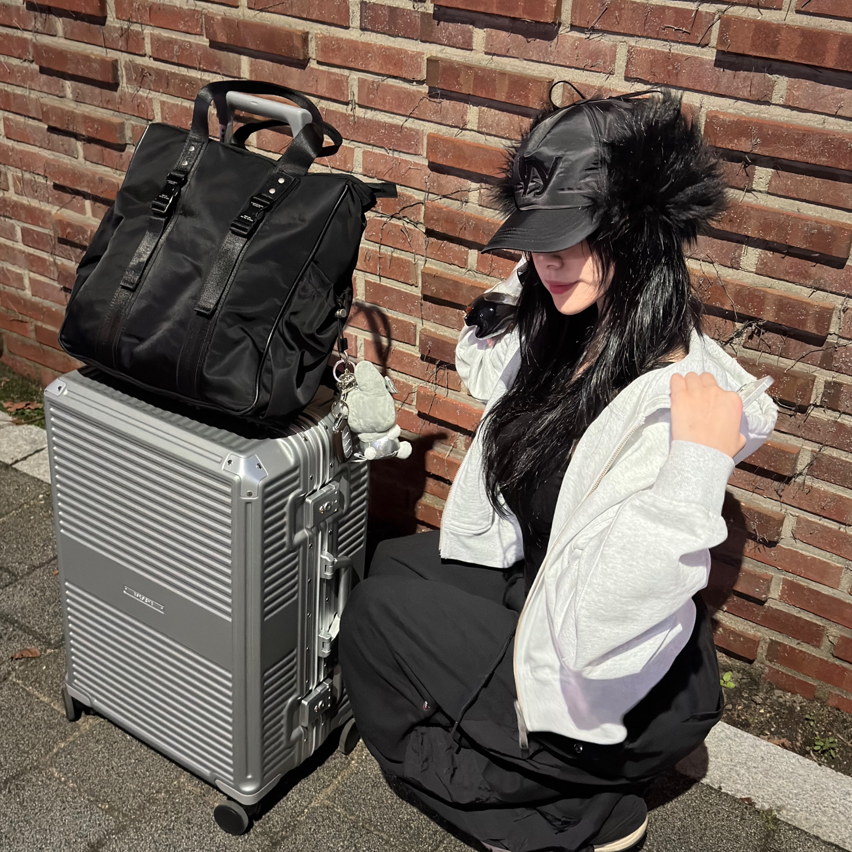 Open Yy Faux Fur Earflap Cap Black 착용 스타일 - 2