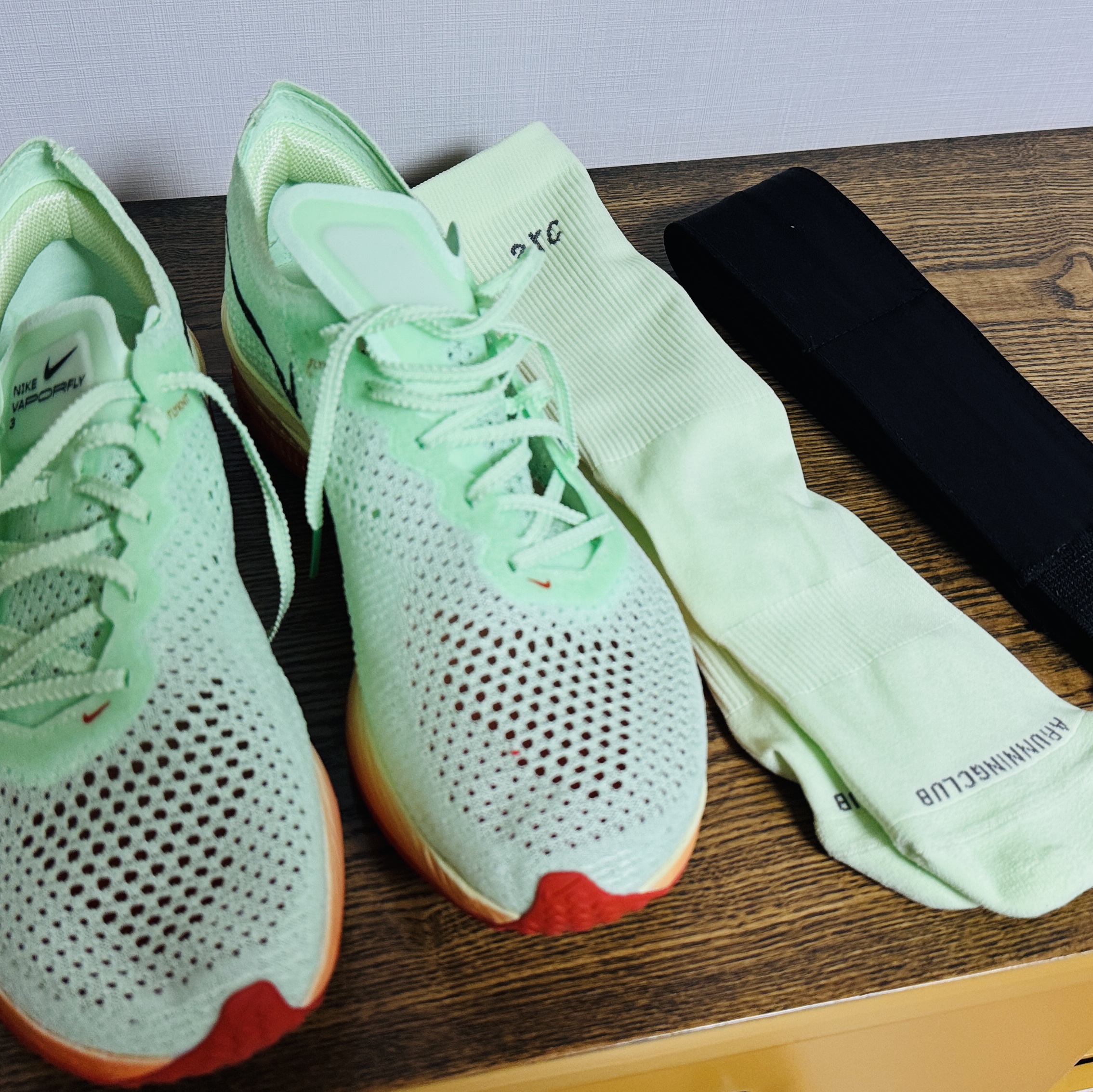 Nike ZoomX Vaporfly Next% 3 Vapor Green Dragon Red 착용 스타일