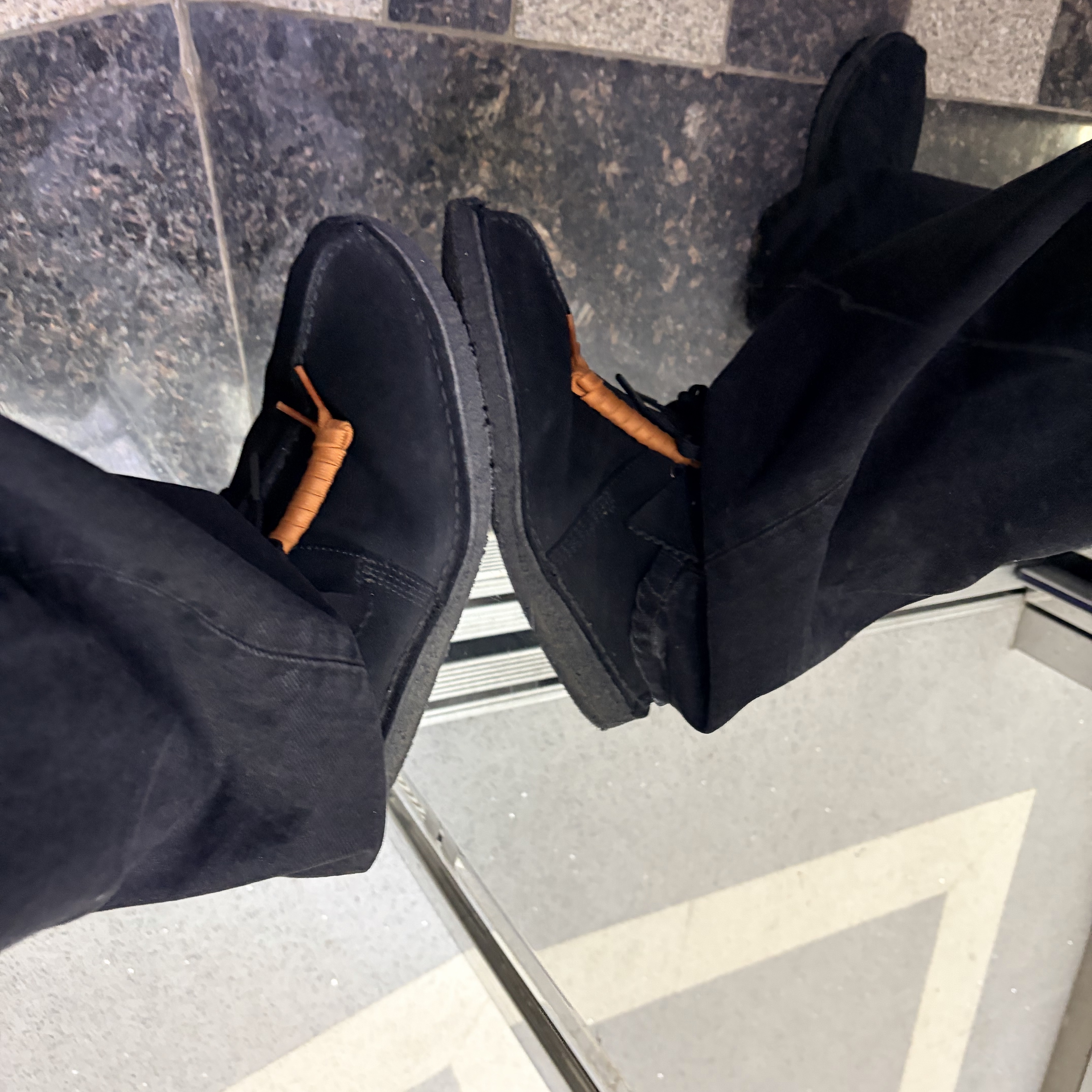 Clarks Desert Trek Black Suede 착용 스타일