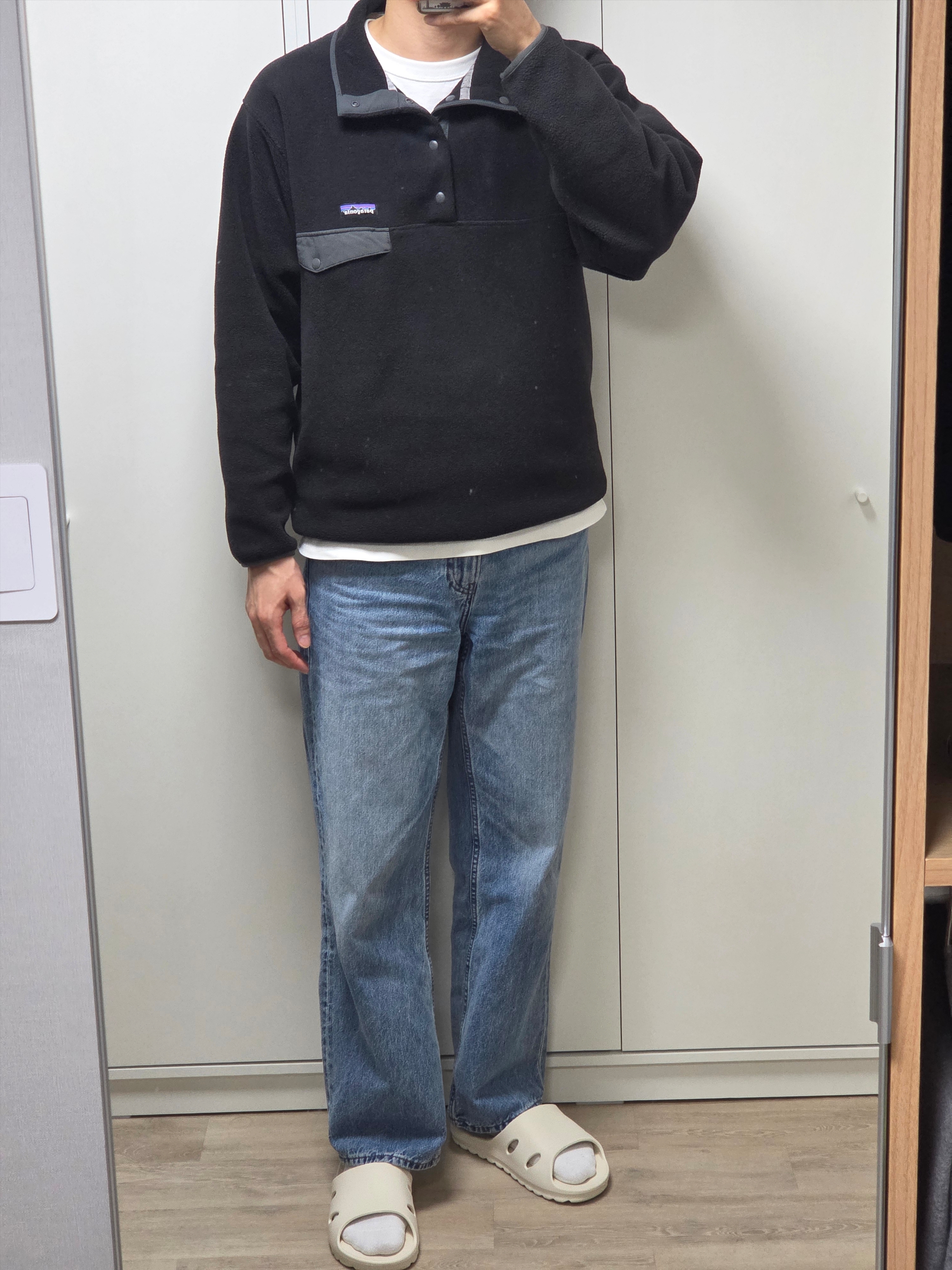 Patagonia Synchilla Snap-T Fleece Pullover Black Forge Grey 착용 스타일
