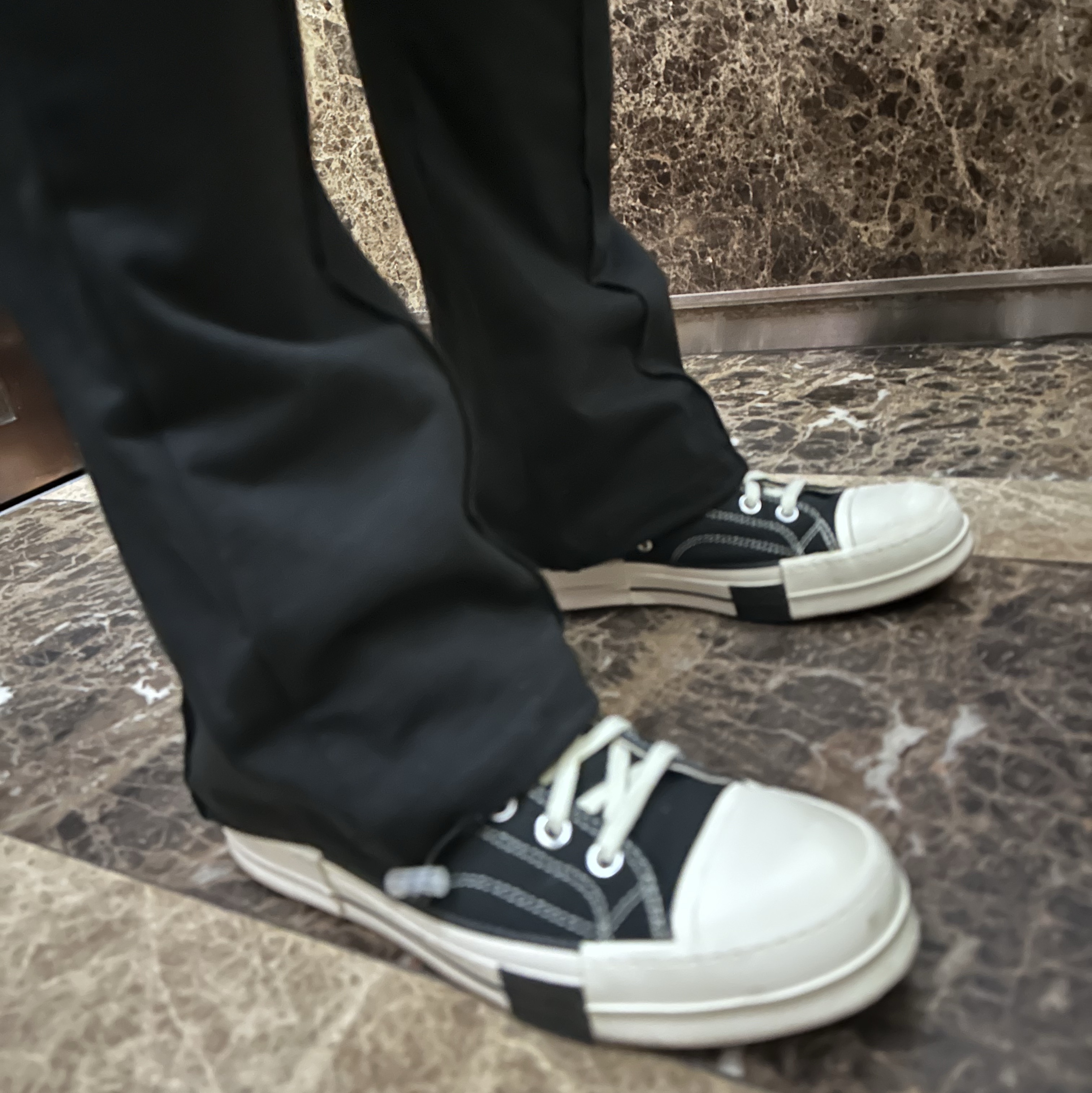 Converse x Drkshdw Drkstr Chuck 70 Ox Black 착용 스타일 - 2