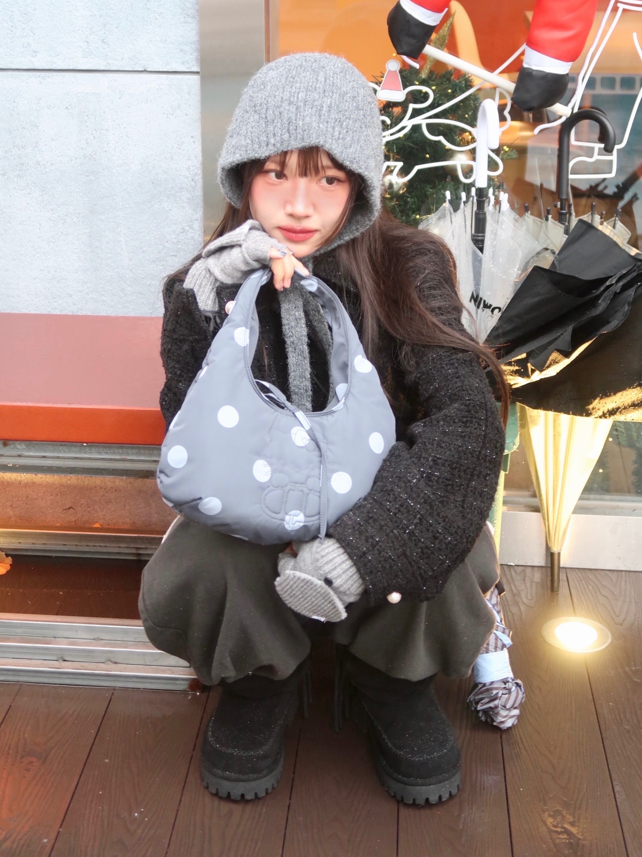 lovememonster Must Have Earmuff Charcoal 착용 스타일 - 2