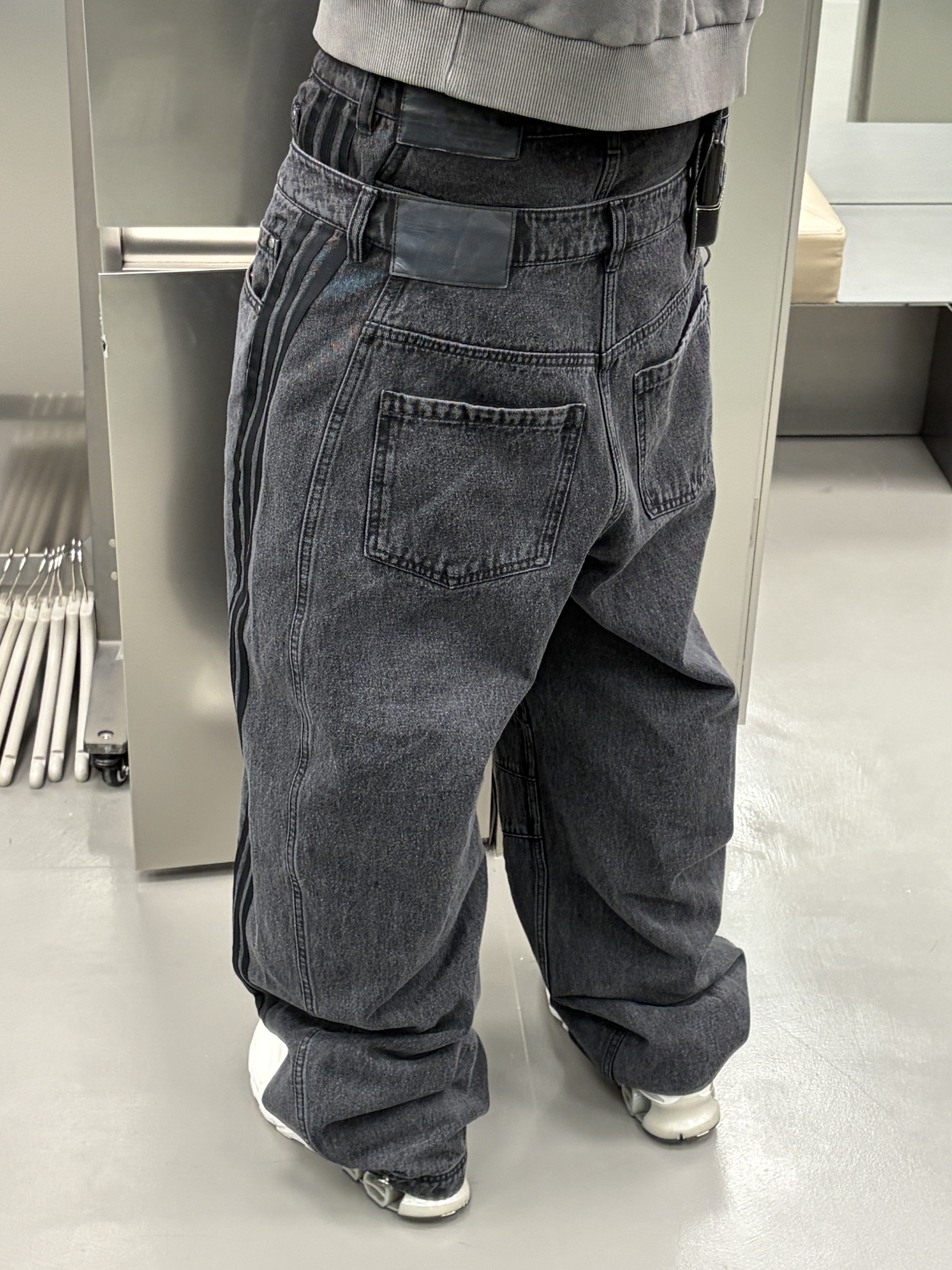 Adidas Predator Megaride Cloud White Core Black, (W) Adidas Adilenium Season 3 Banana Fitted Washed Denim Pants Black - KR Sizing 착용 스타일 - 3