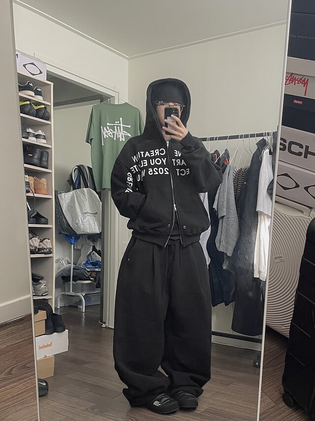 Gentle Monster Rob KC1 Translucent Khaki, The North Face Nuptse Mule Black 착용 스타일 - 1
