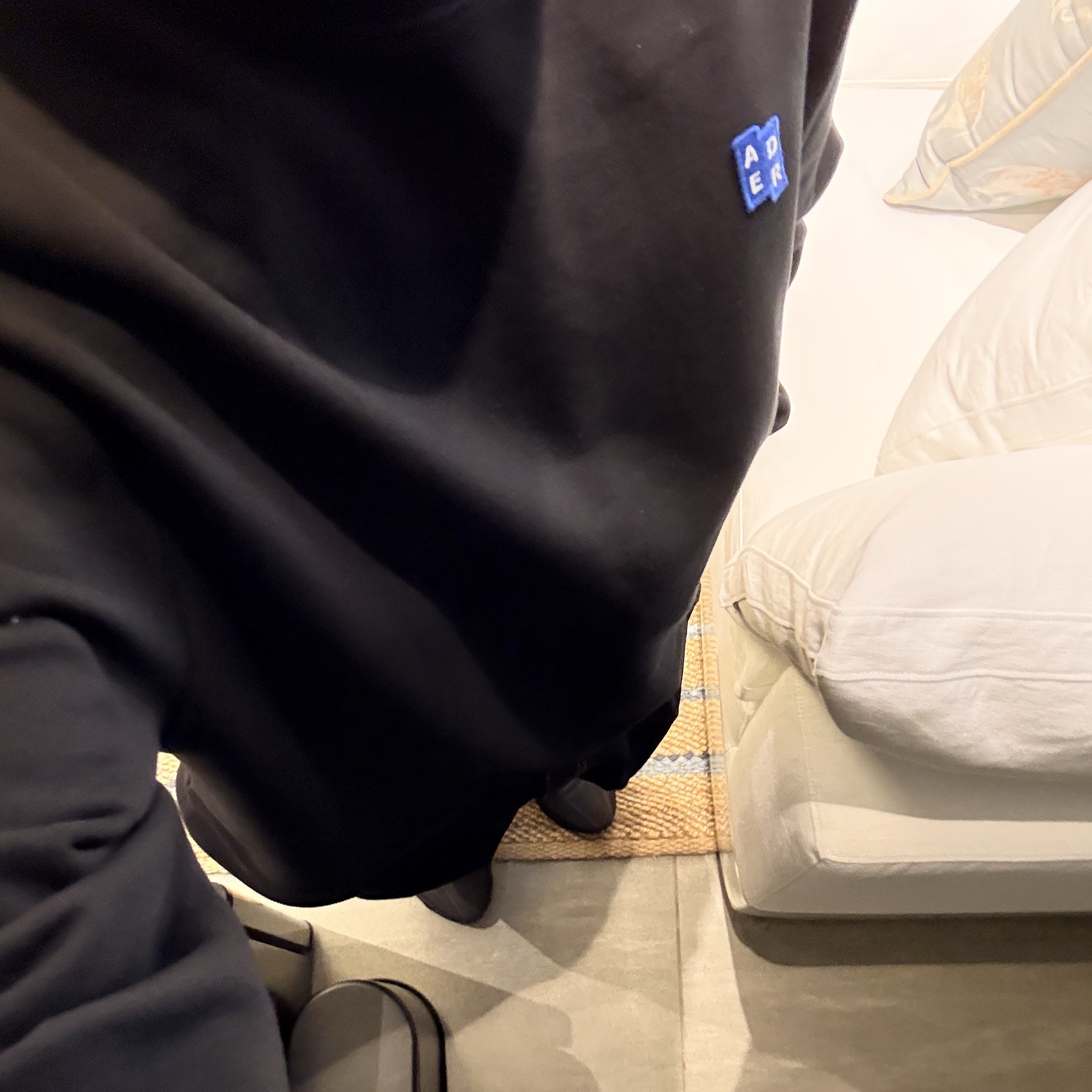 Ader Error Sig; TRS/BL Tag Sweatshirt 01 Black, Ader Error Jeans Product. 54 Grey 착용 스타일