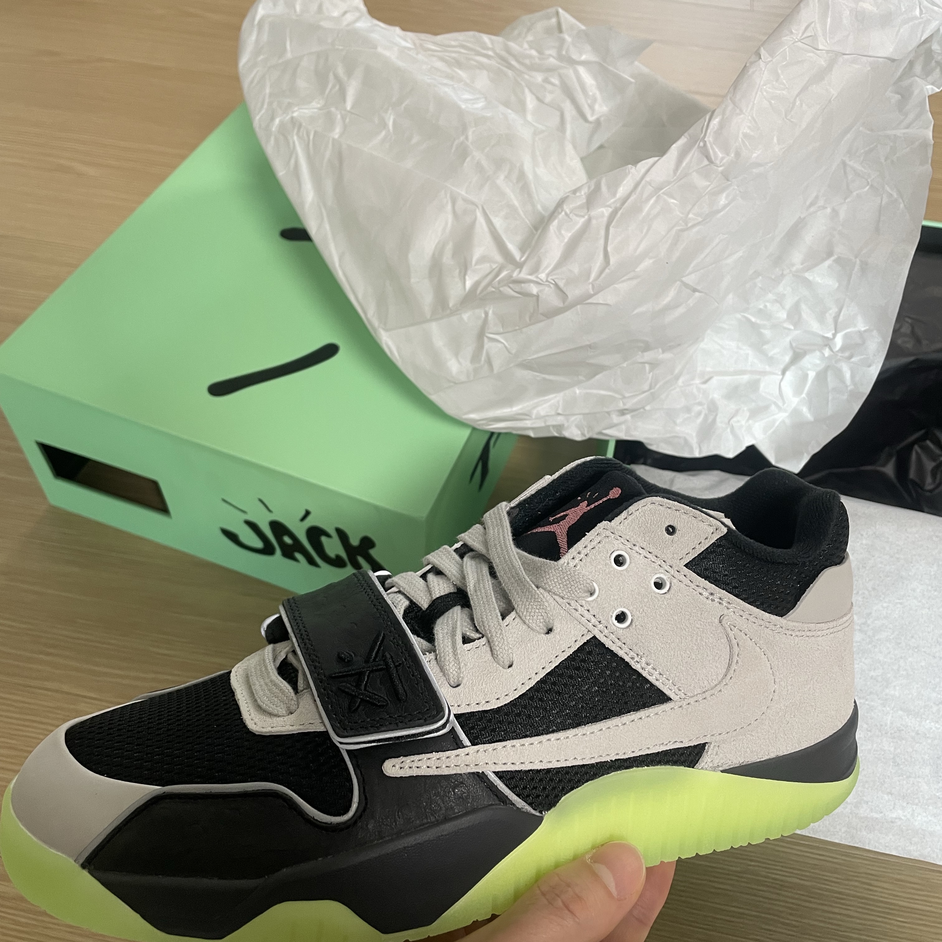 Jordan x Travis Scott x Chase B Jumpman Jack TR Black Night Silver 착용 스타일