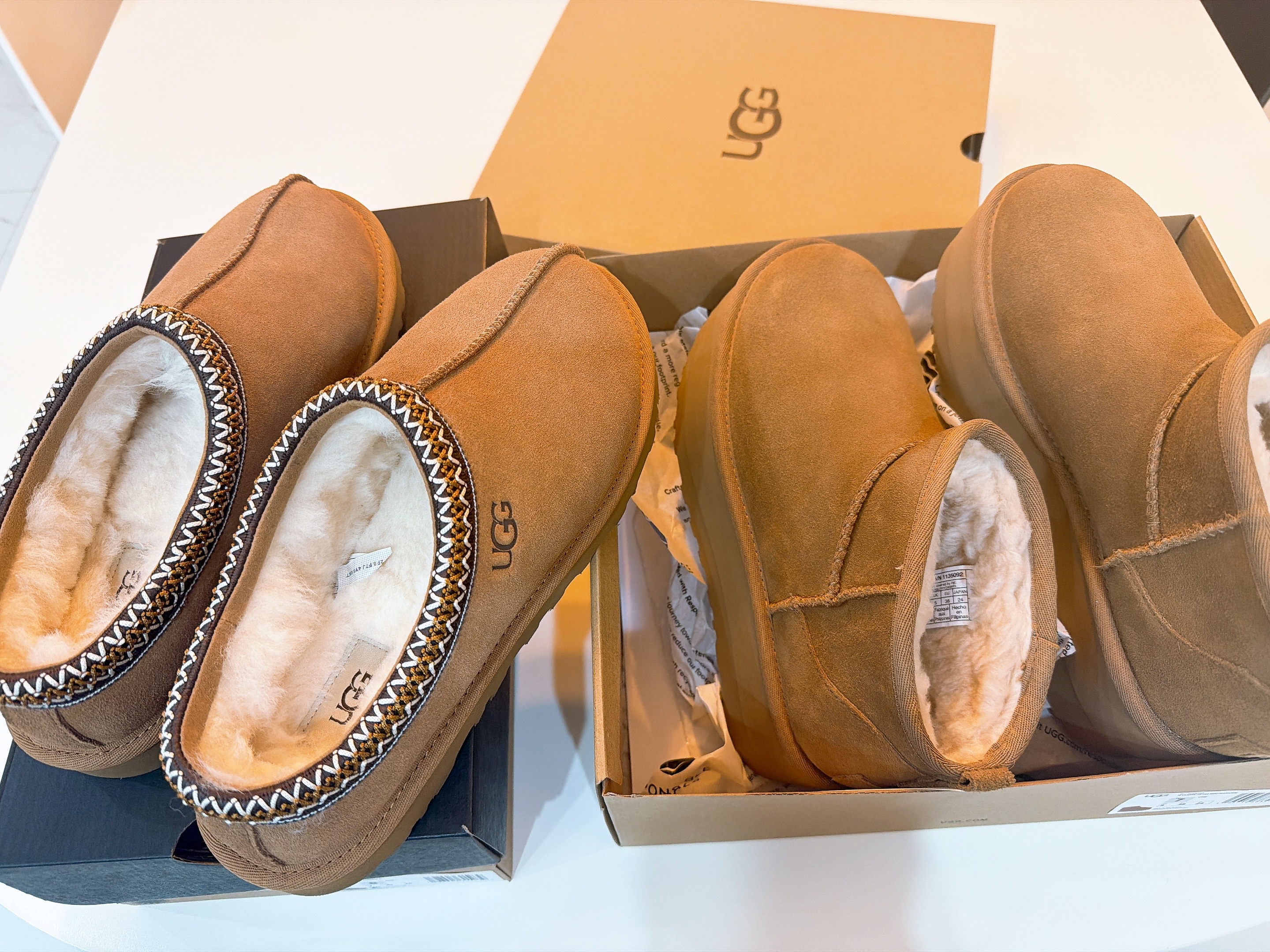 (W) UGG Classic Mini Platform Boots Chestnut, UGG Tasman Slipper Chestnut 착용 스타일 - 1