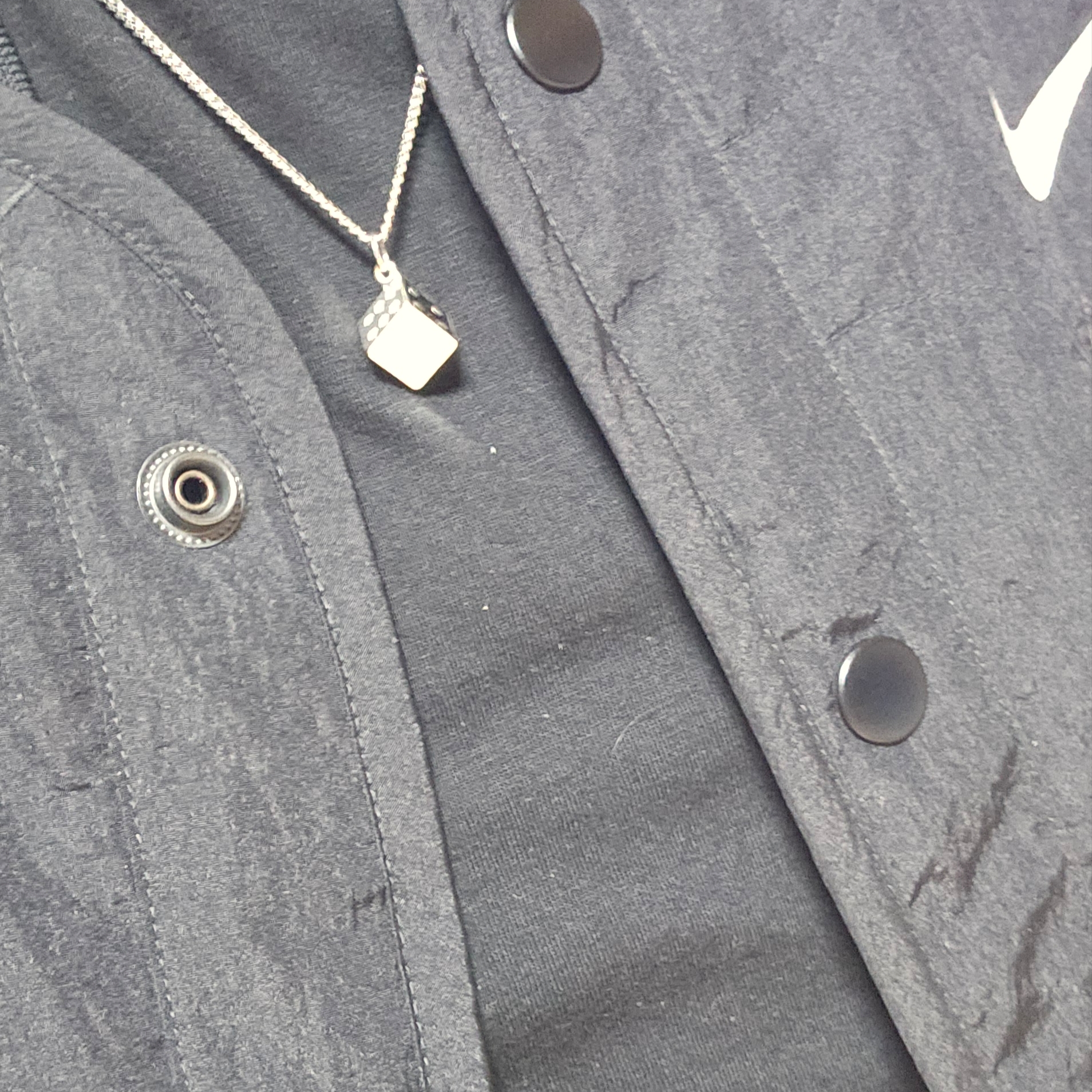 Nonenon Dice Necklace 착용 스타일