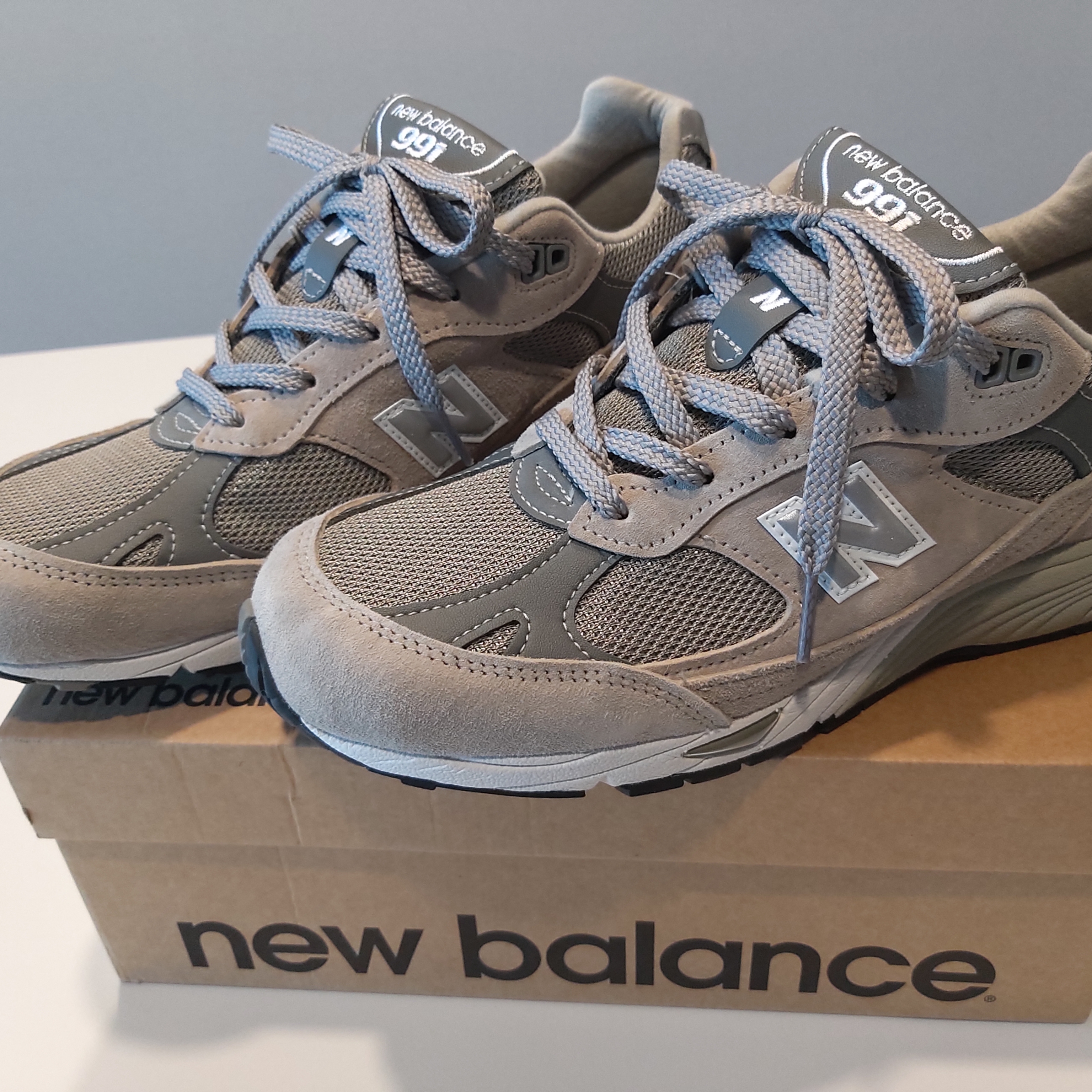(W) New Balance 991 Made in UK Grey 착용 스타일 - 2