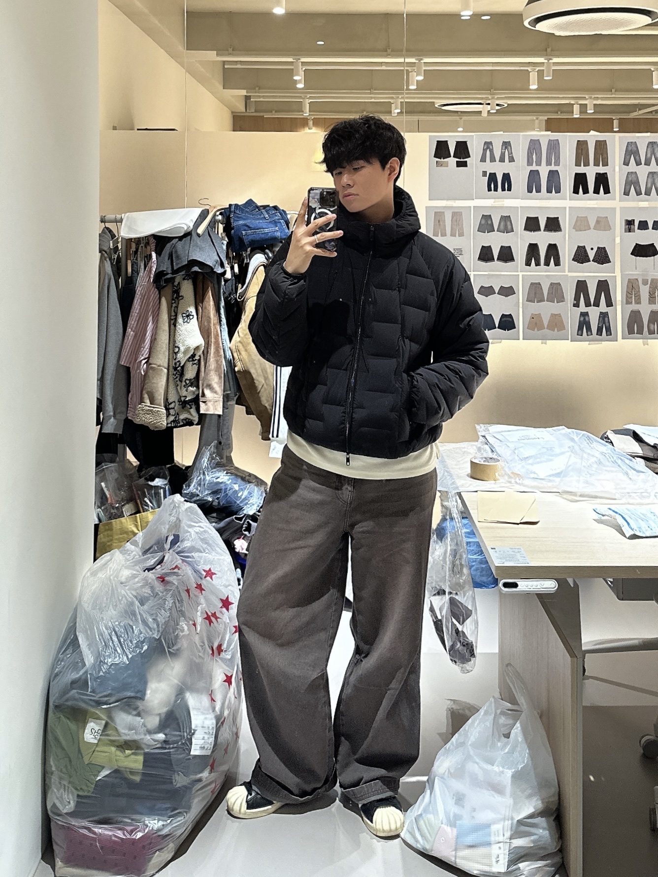 Adidas x Thug Club Superstar Vintage Core Black Cream White, ETCE Base Carpenter Denim Pants Brown 착용 스타일 - 2